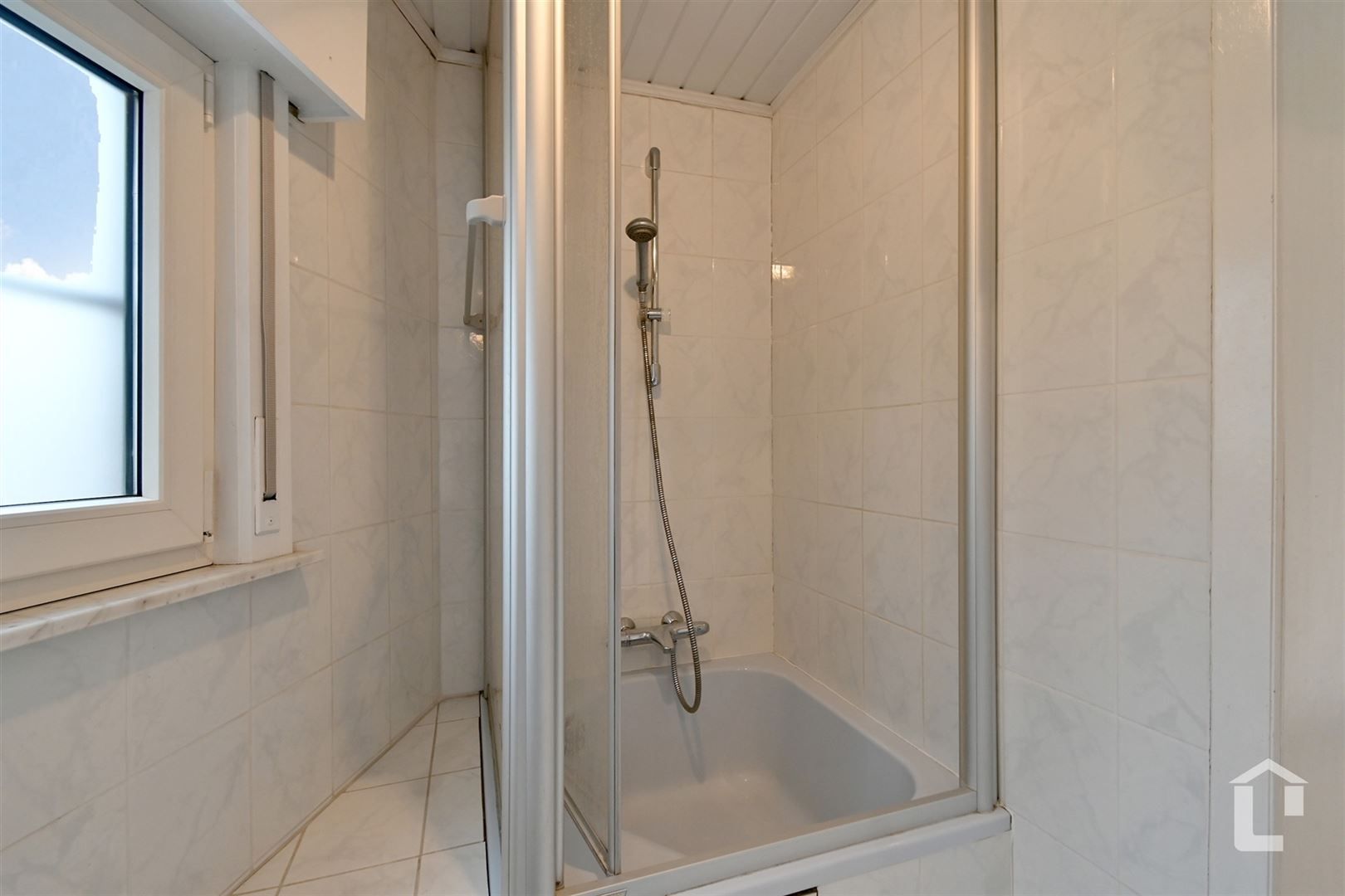 Te renoveren stadswoning tussen Gent en Oostakker foto 12