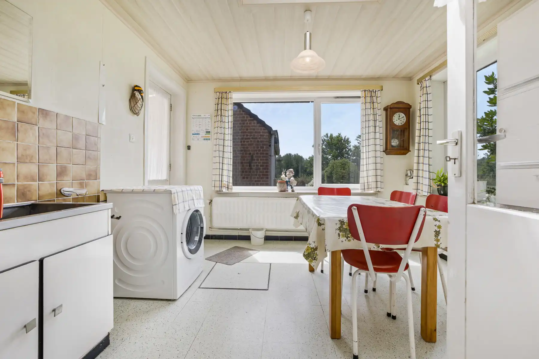 Gunstig gelegen alleenstaande woning met prachtige tuin foto 12