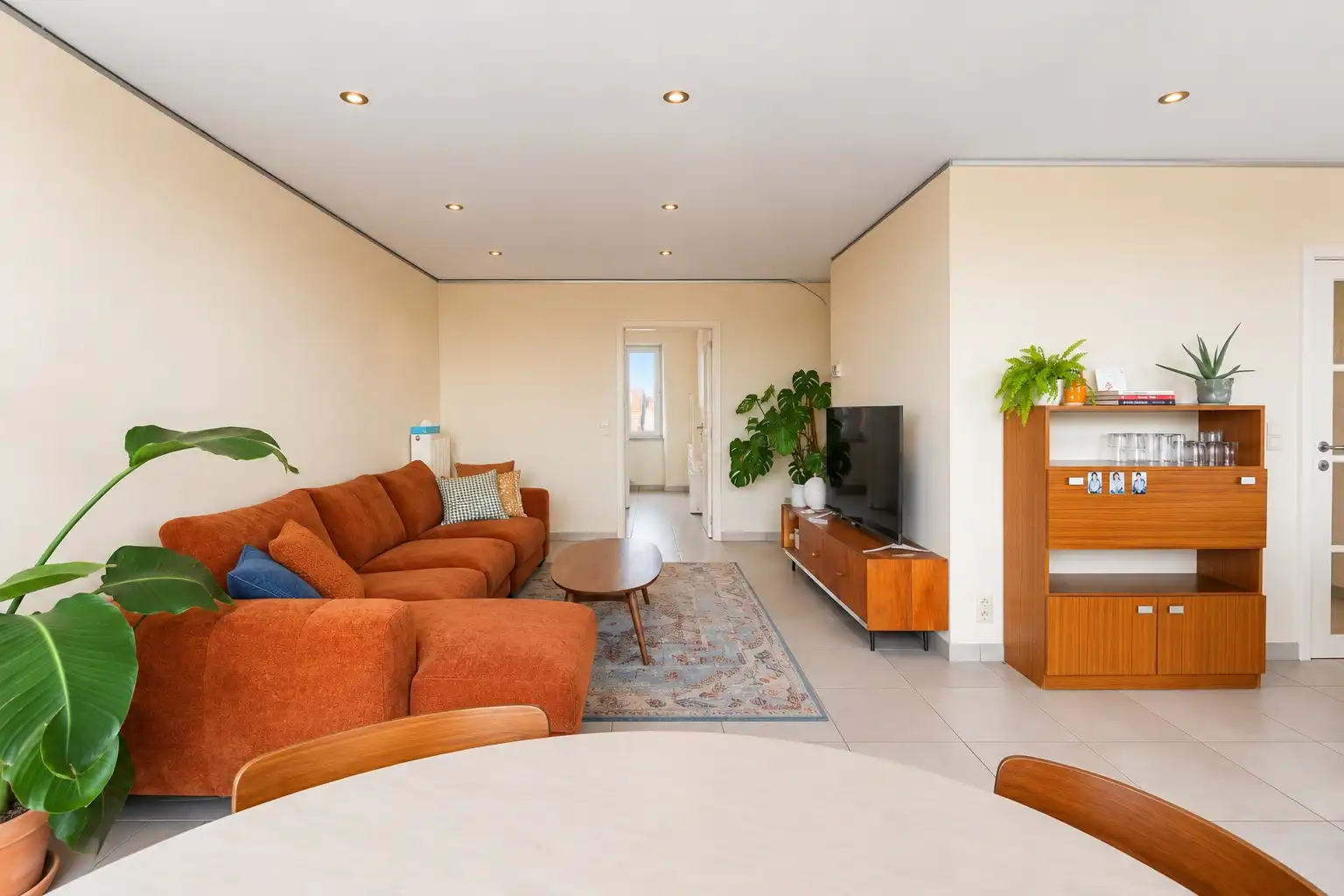Ruim appartement met 2 slaapkamers, zonnig terras en parkeerplaats foto 9