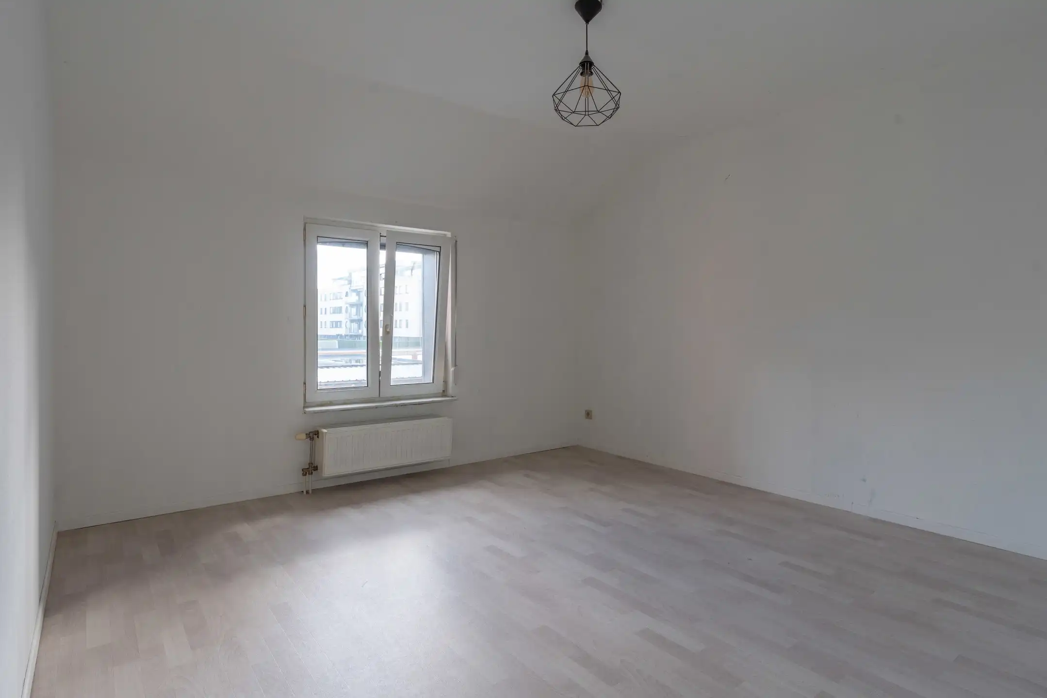 Voormalige winkel met garage, mogelijkheid tot 3 slpk woning foto 17