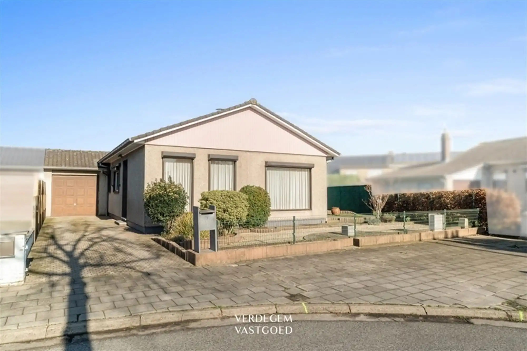 Hoofdfoto van de publicatie: Rustig gelegen bungalow met 3 slaapkamers, garage en tuin