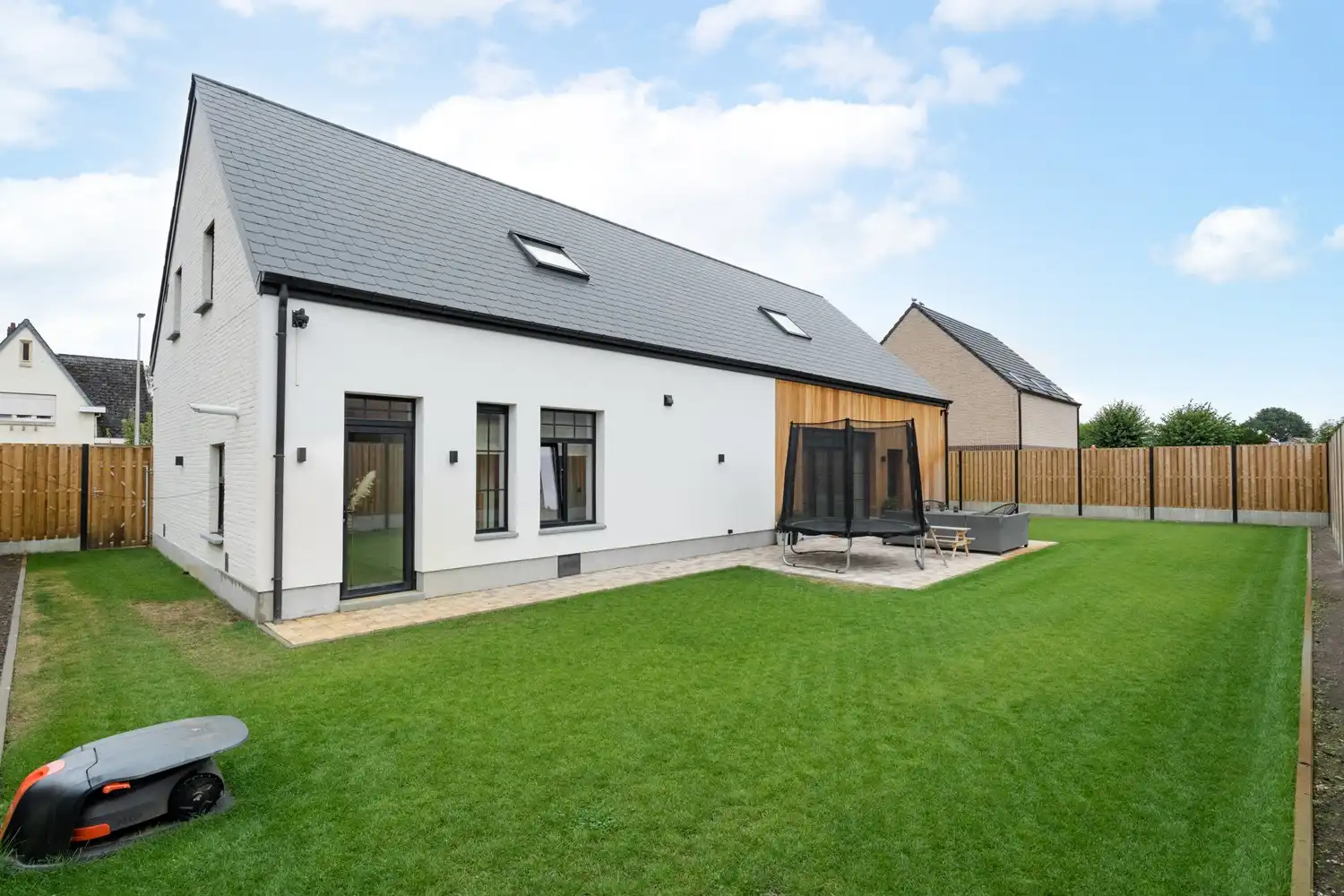 Prachtige villa te koop in Lommel - 4 slaapkamers, 2 badkamers, garage en ruime tuin op 566 m², volledig gerenoveerd in 2025! foto 43