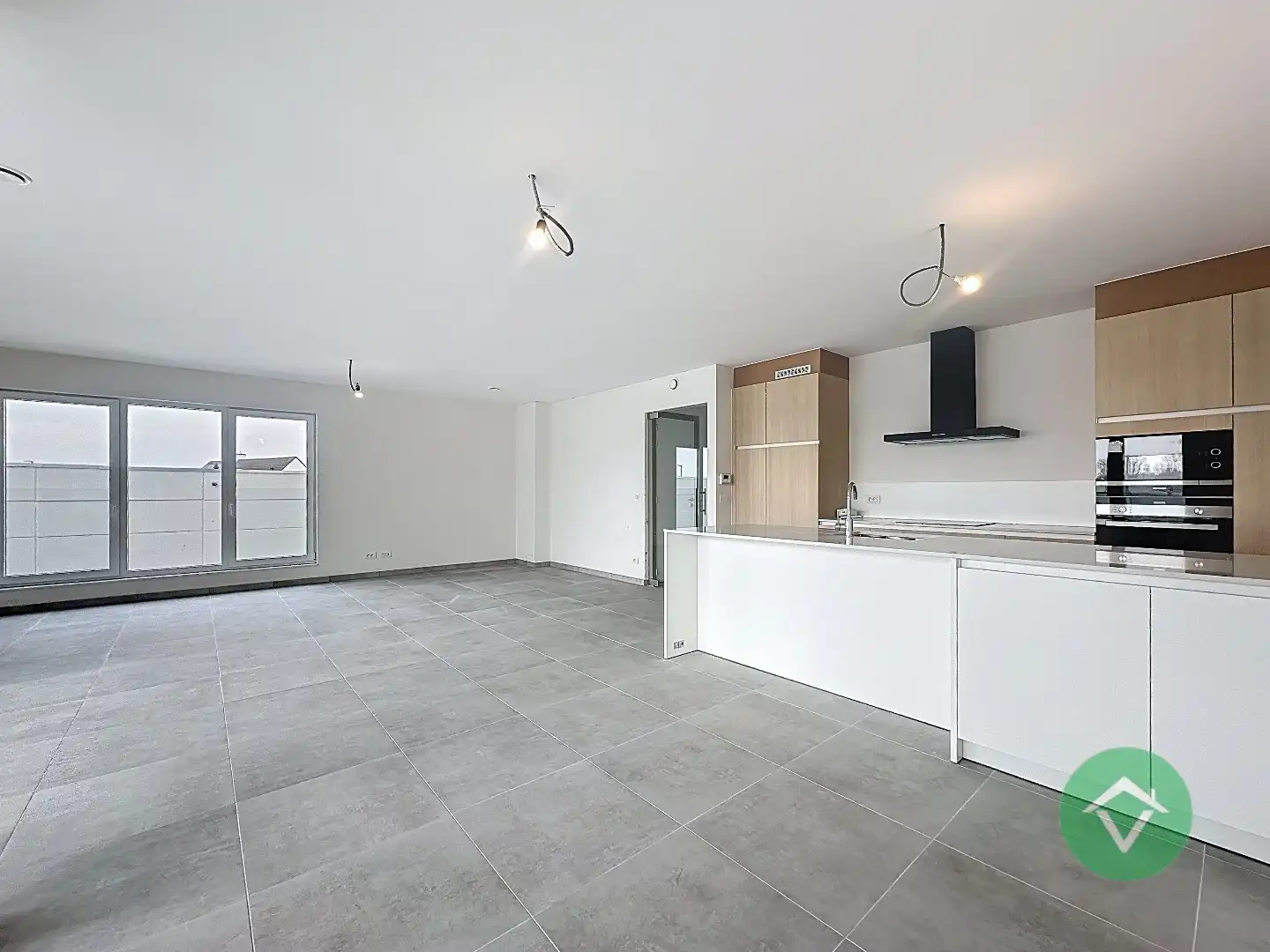 Wonen nabij jachthaven en zee - ruim appartement met terras en drie slaapkamers foto 4