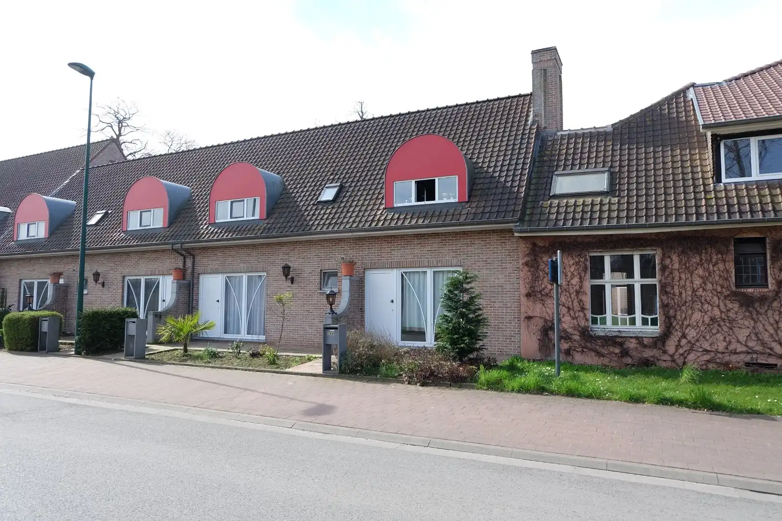Knusse woning gelegen aan het park van Poeke, residentiële ligging. foto {{pictureIndex}}