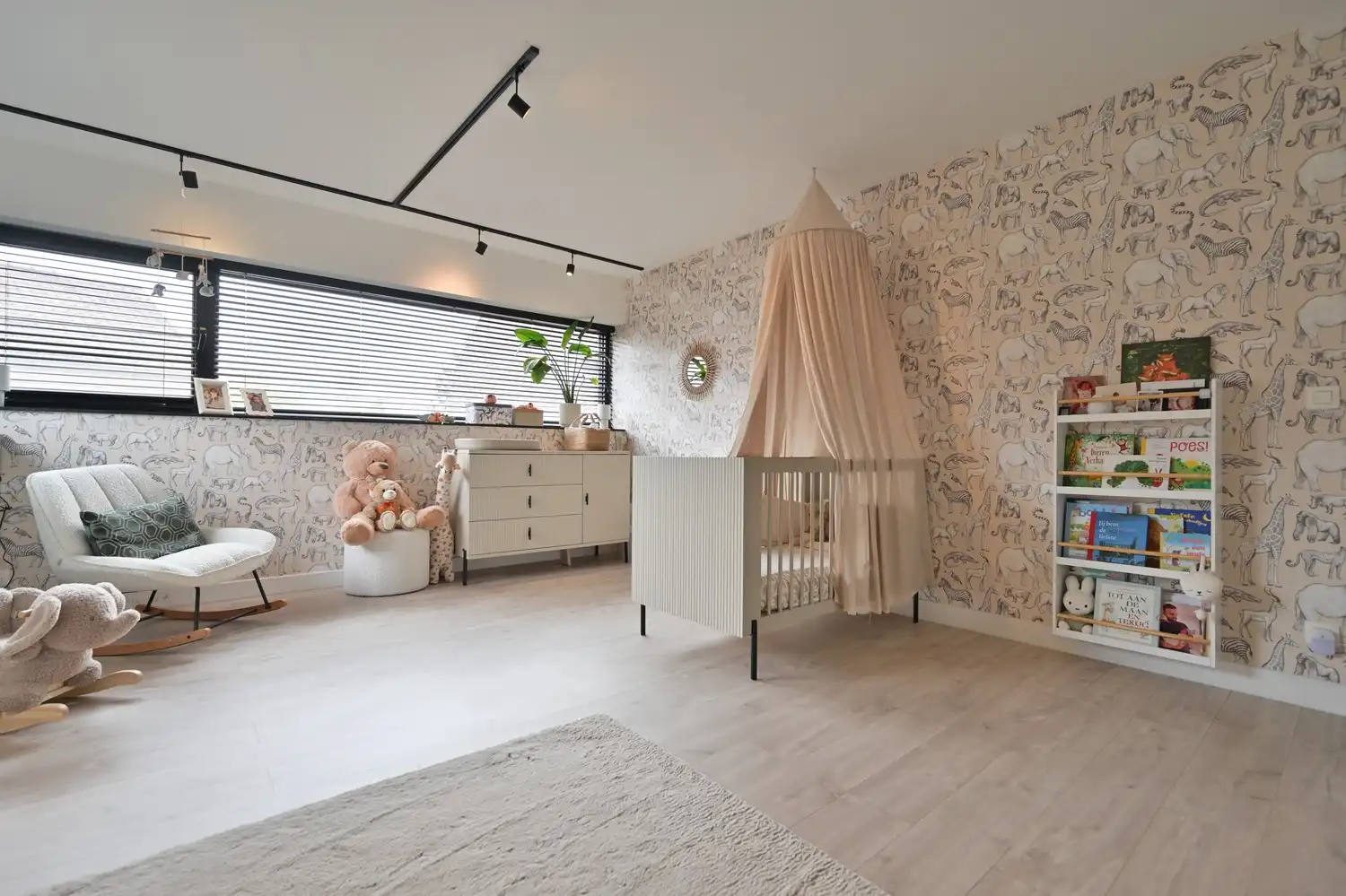 Exclusief wonen in alle rust, op wandelafstand van de Maas, met 3 slaapkamers, zonnig terras en een uitstekende ligging nabij Maastricht foto 9