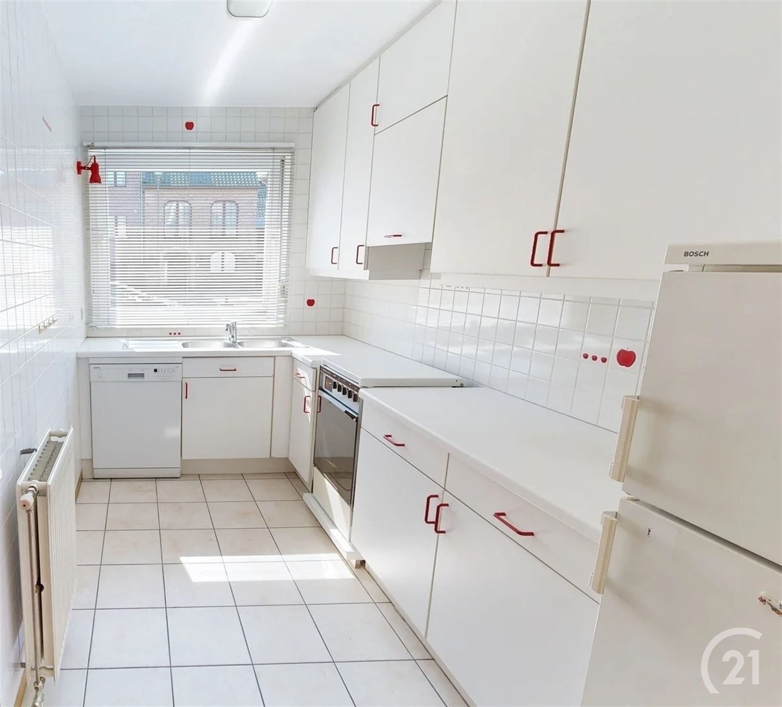 Lichtrijke woning met tuin en garage foto 14