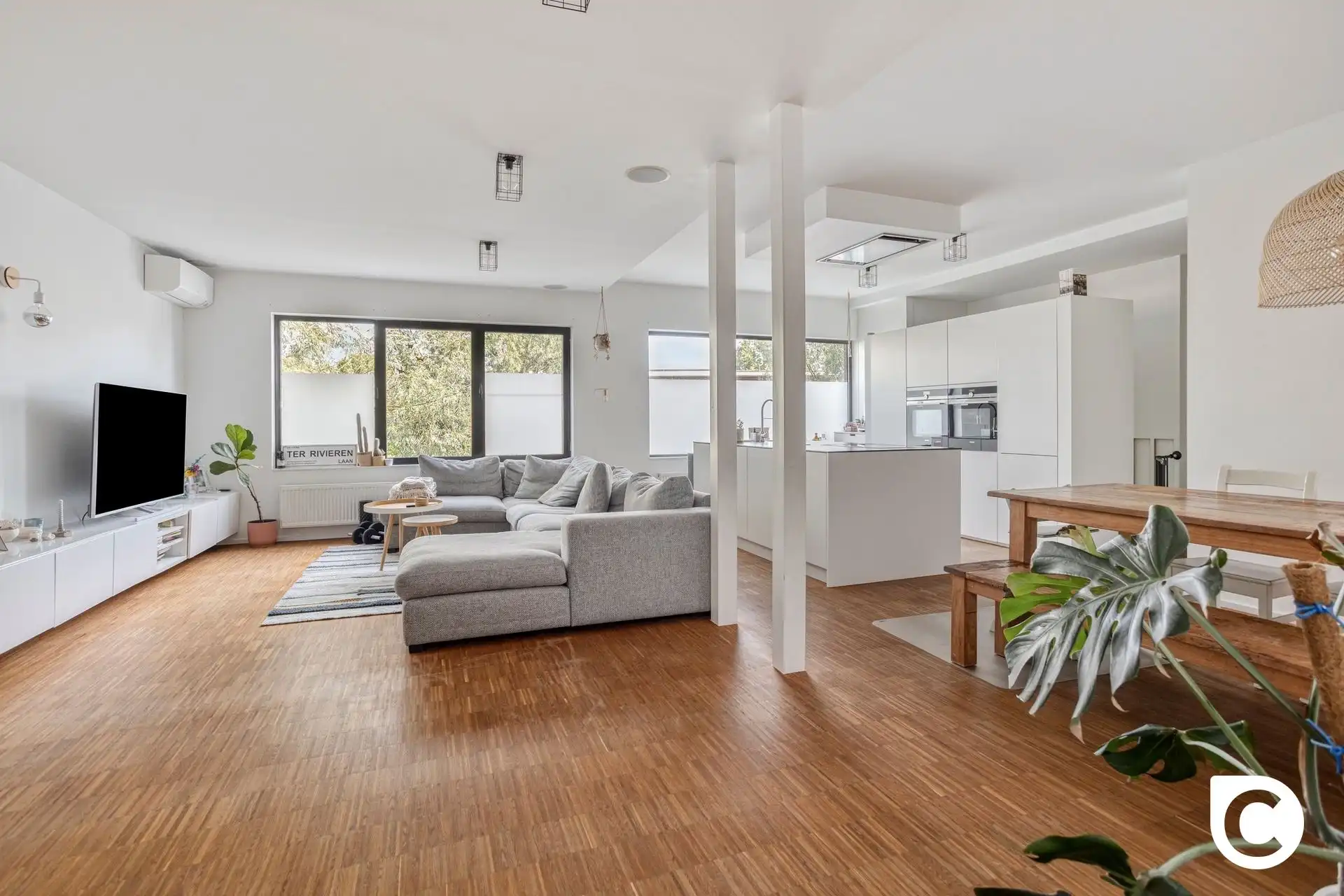 Prachtig gerenoveerd Loftappartement 2 slp en magazijn/handelsruimte foto 2