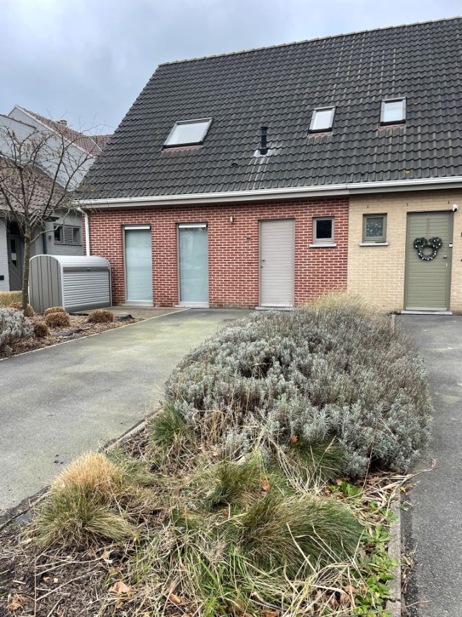 EENGEZINSWONING + tuin foto 2