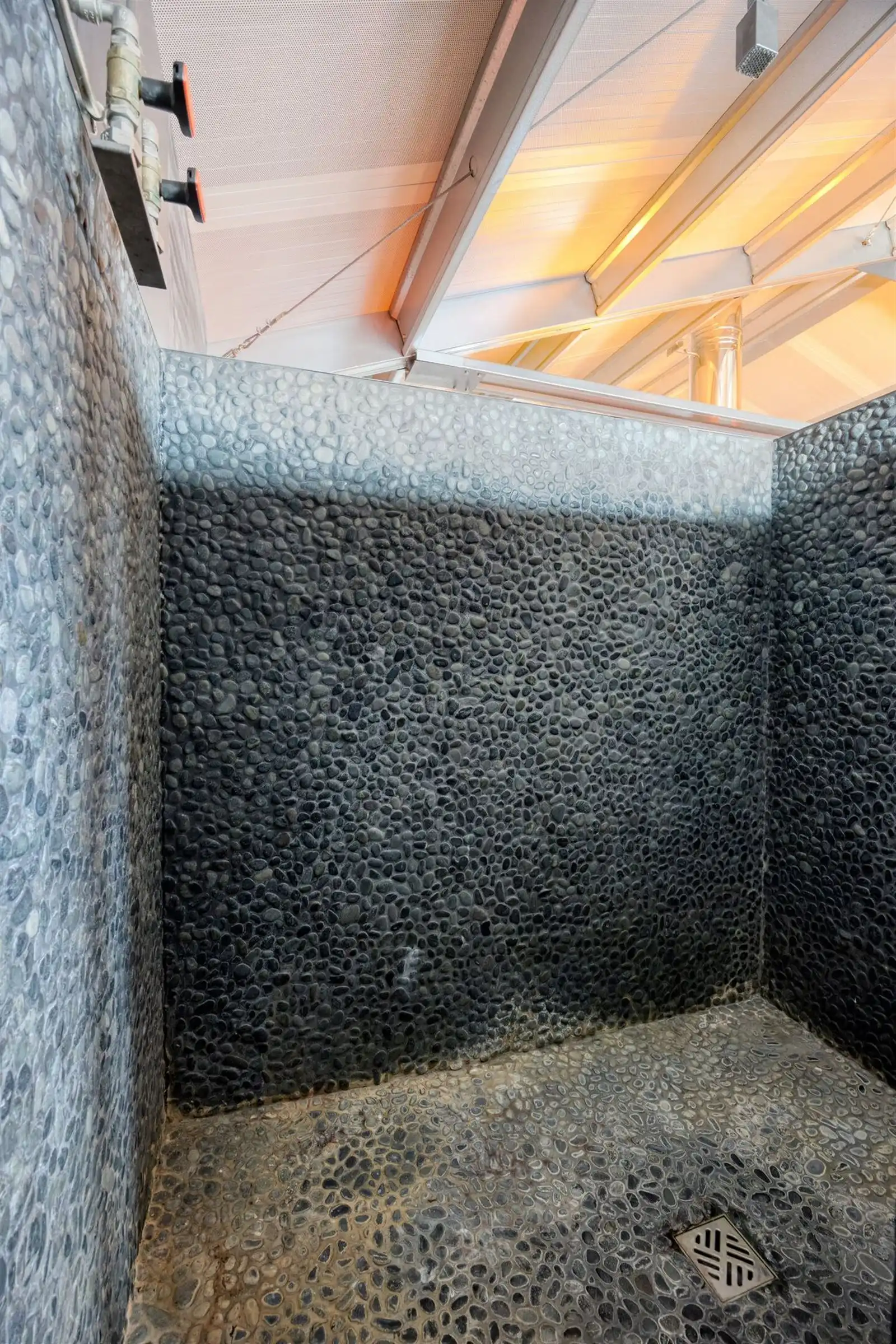 Opbrengsteigendom: woning, loft en loods met bureau te koop foto 28