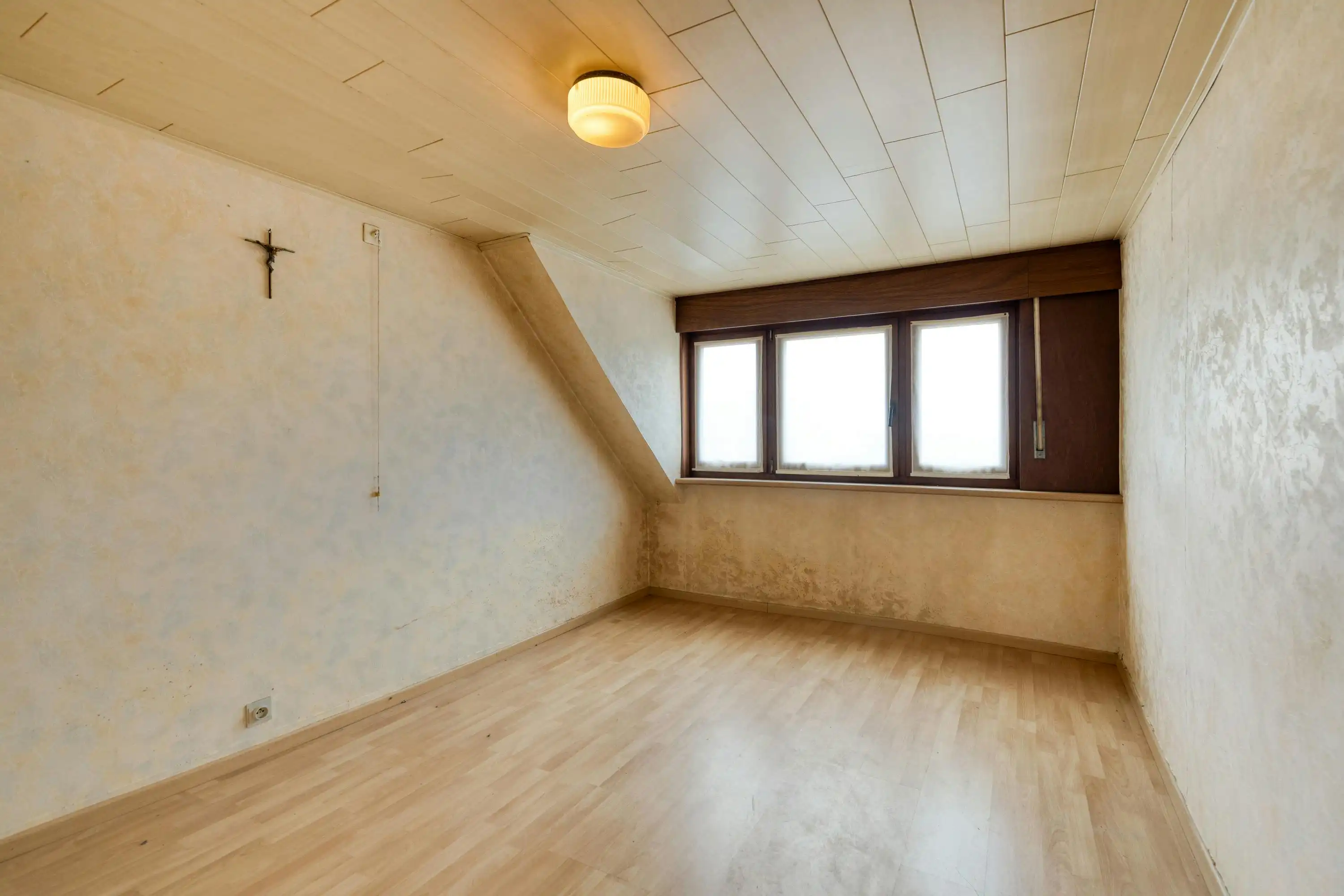Huis te koop in Woesten met 3 kamers, garage en tuin foto 13