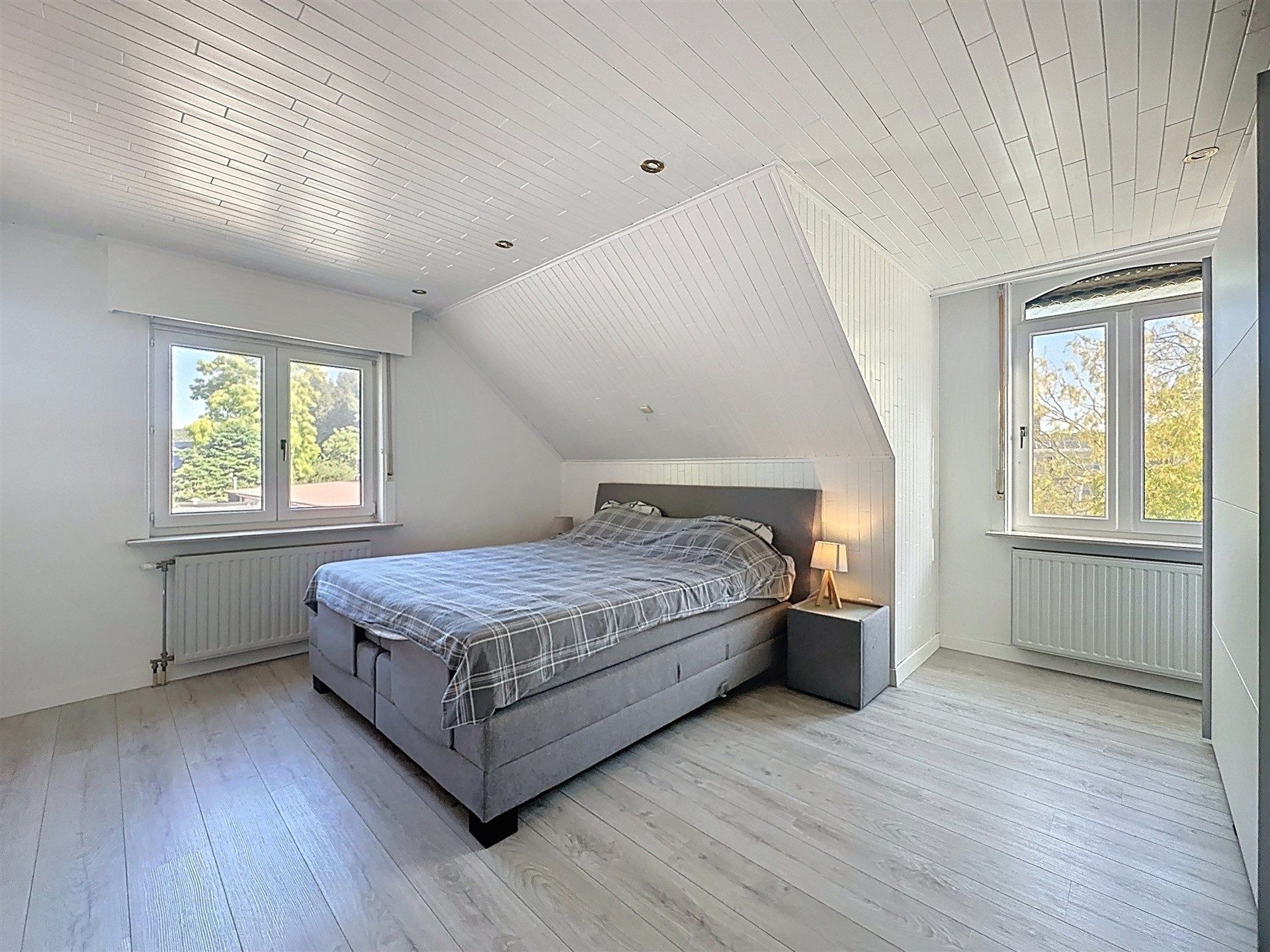 Prachtige open bebouwing met 4 slaapkamers en garage foto 10