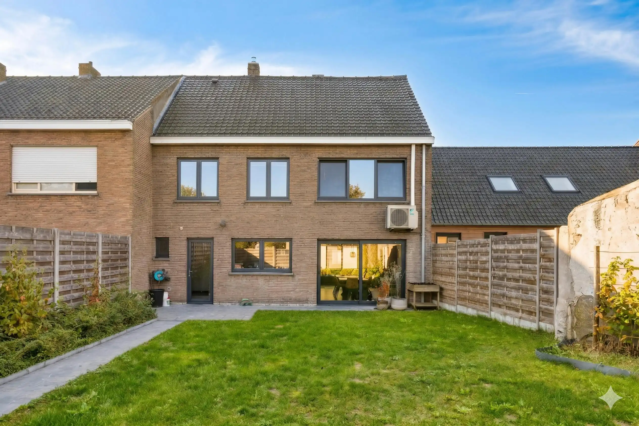 Moderne en instapklare gezinswoning met tuin in Koolskamp foto 15