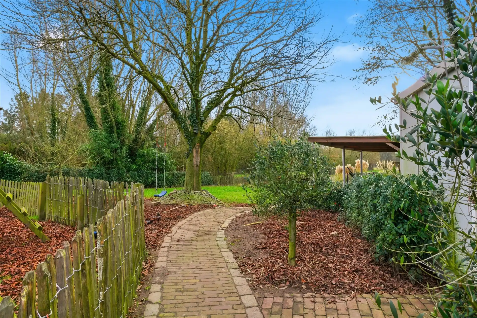 Open bebouwing met grote grond van 3.711m² foto 4