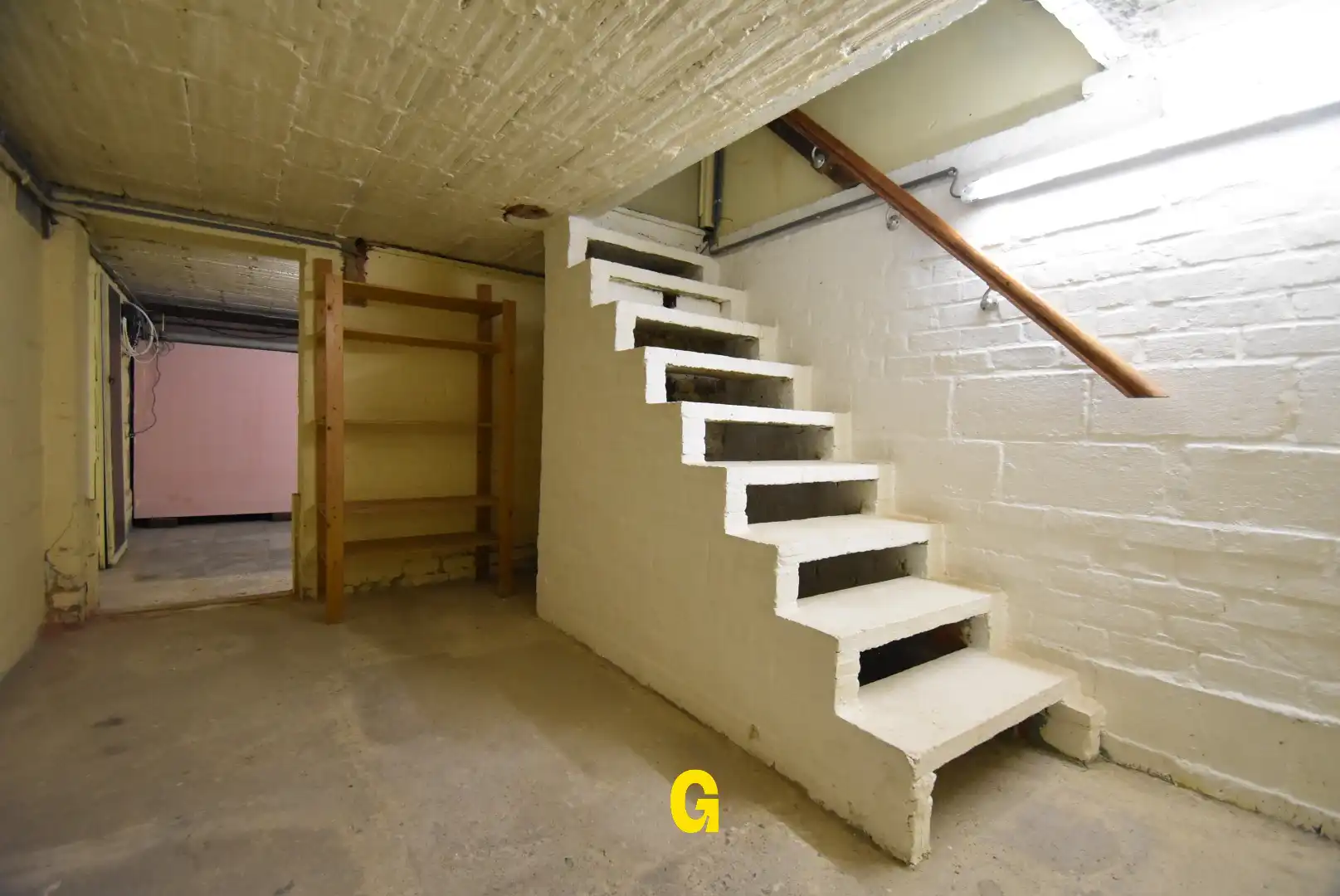 Halfopen woning met drie slaapkamers, tuin en twee garages in hartje Bilzen foto 26