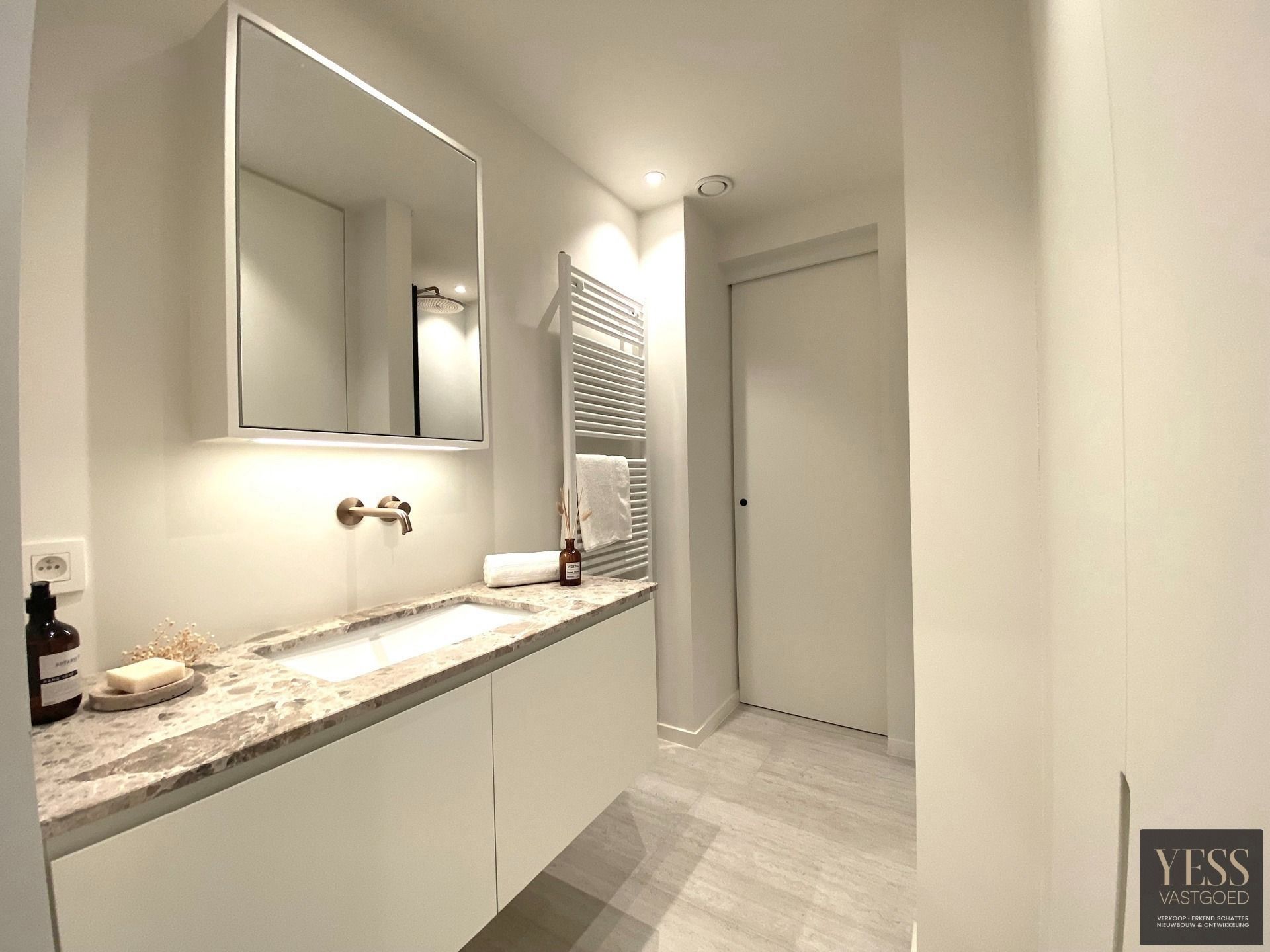 Exclusief gerenoveerd gelijkvloers appartement in Knokke! foto 20