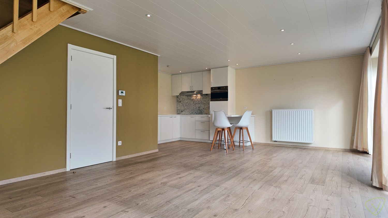 Charmant gerenoveerde woning gelegen te Adegem! foto 3