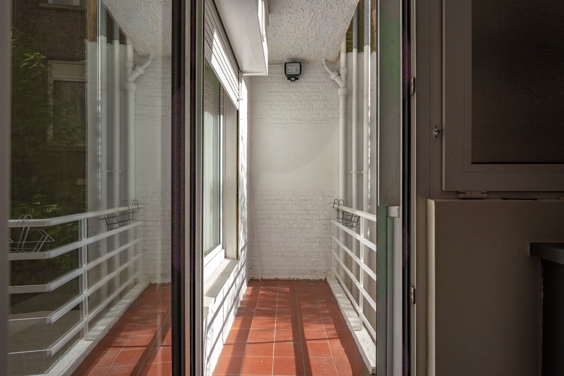 Verzorgd 2 slpk. appartement met terras en garagebox!  foto 8
