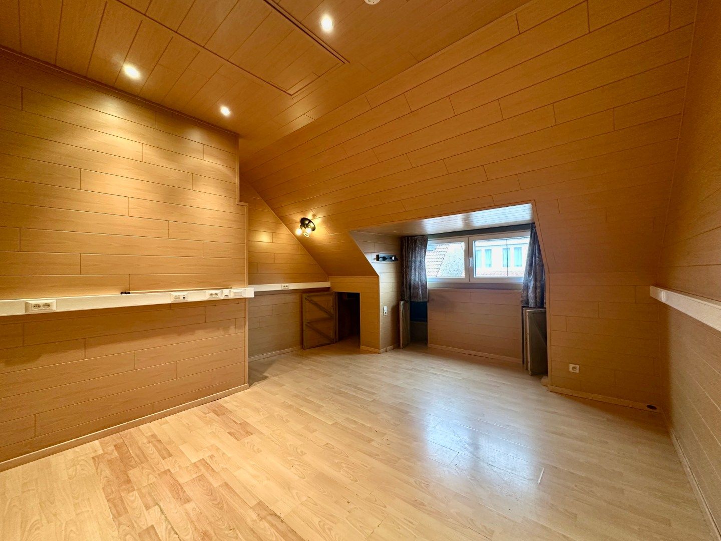 Ruime woning met 3 slaapkamers in Sint-Jozef, Brugge foto 12