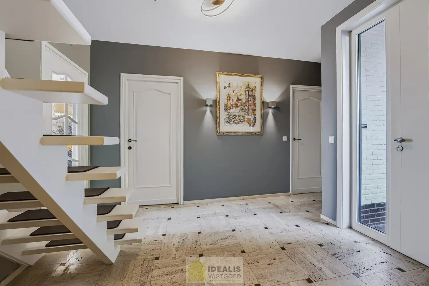 IDEALIS VASTGOED – EEN HUIS OM VERLIEFD OP TE WORDEN! DEZE PRACHTIGE INSTAPKLARE (LEVENSBESTENDIGE) VILLA MET EEN HEERLIJKE LICHTRIJKE LEEFRUIMTE VOORZIEN VAN EEN OPEN KEUKEN, 5 SLAAPKAMERS, 2 BADKAMERS, EEN PERFECT AANGELEGDE TUIN IN ALLE PRIVACY, UITGERUST MET EEN GOED VOORZIENE BUITENKEUKEN EN BIJGEBOUWEN INGERICHT VOOR WELLNESS (HOT TUB) EN BERGRUIMTE! EEN MUST VISIT VOOR ZIJ OP ZOEK NAAR MOOIE HUIZEN! foto 8