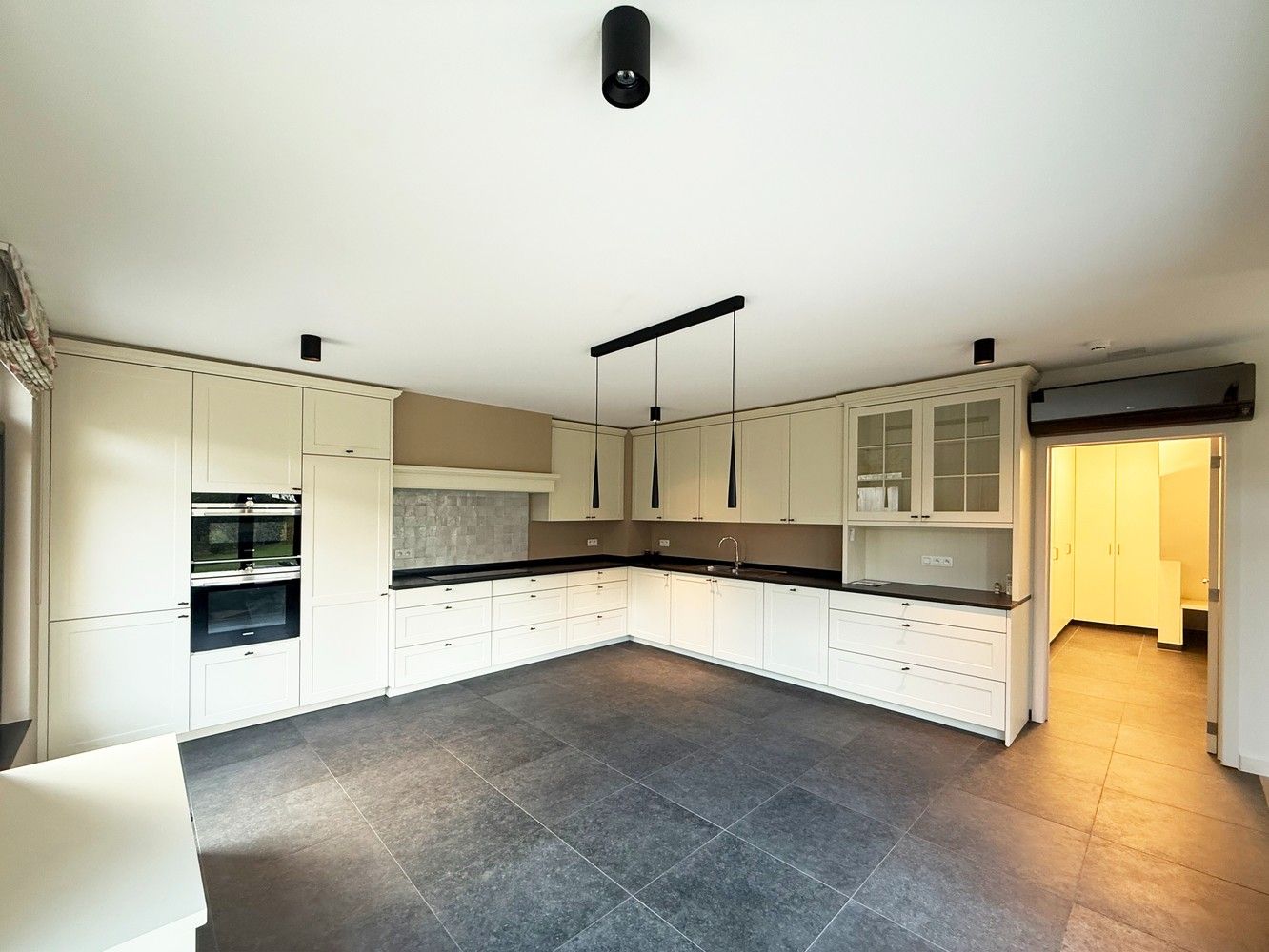 Stijlvolle villa met ruime tuin te huur op toplocatie nabij Lier foto 5