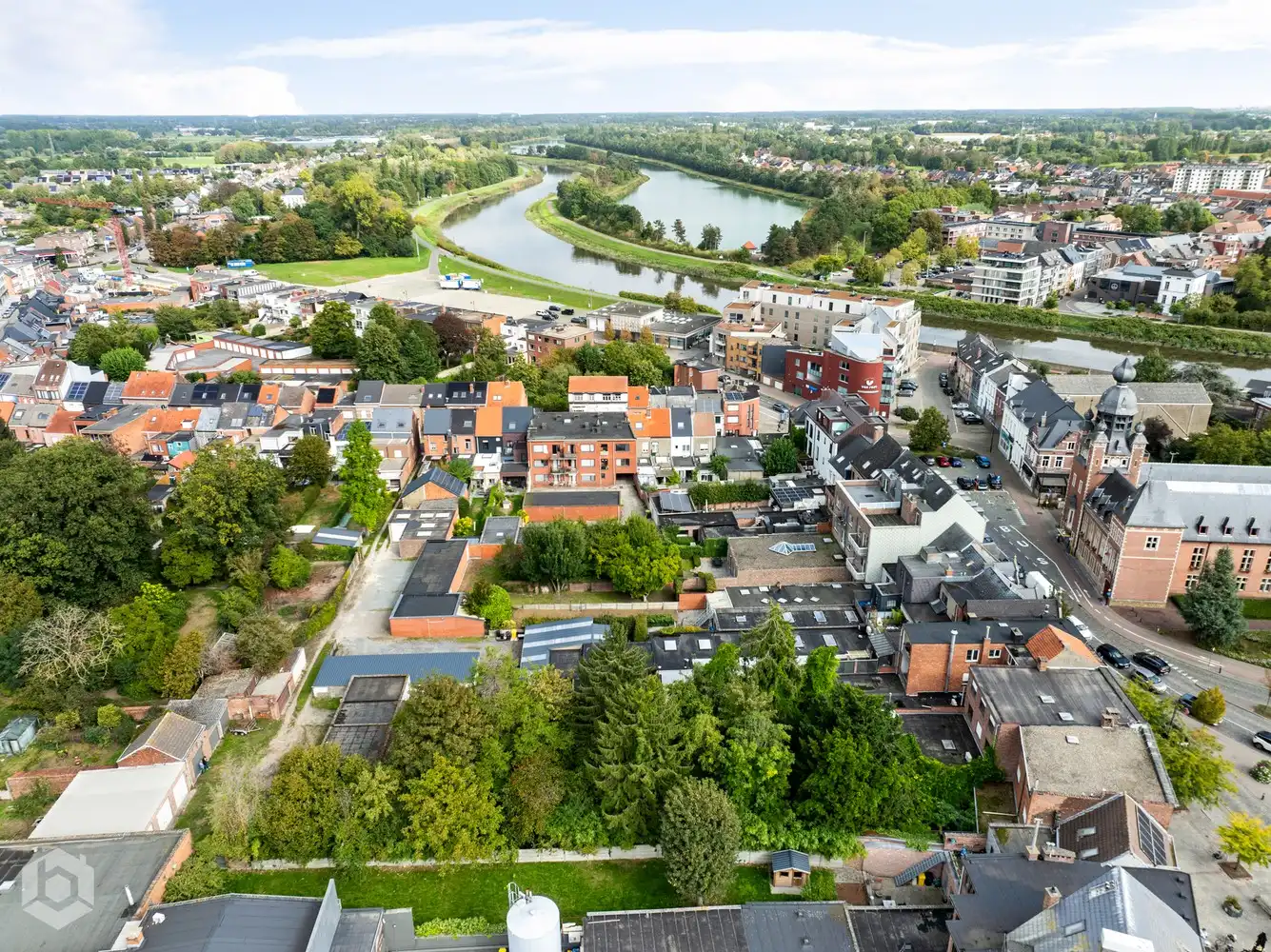 Appartementsgebouw met 4 app., 2 handelsglv., 5 garages én tuin foto 34