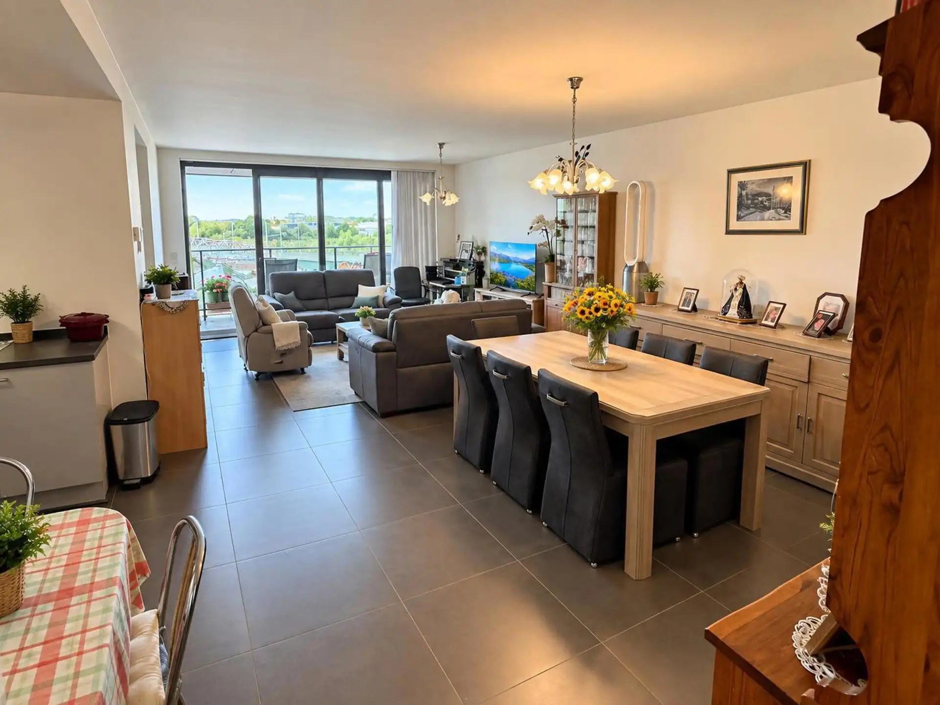 Instapklaar appartement met 2 slaapkamers foto 4