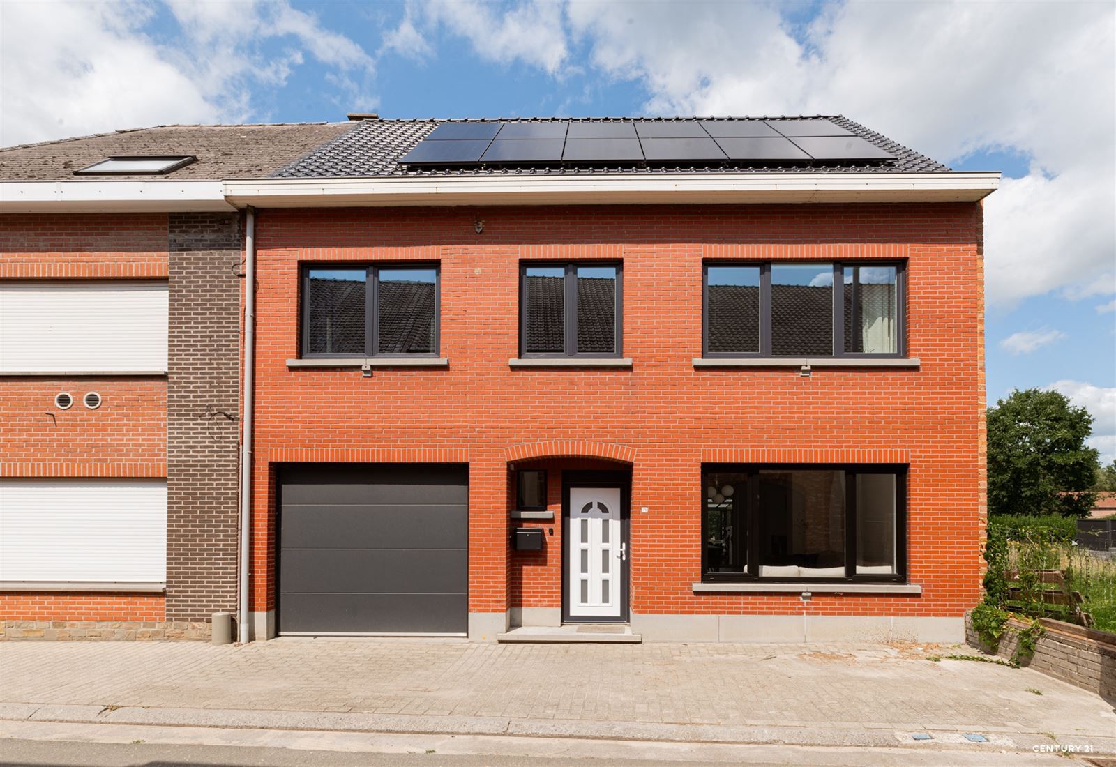 Instapklare, recent gerenoveerde woning met 3 slaapkamers foto {{pictureIndex}}