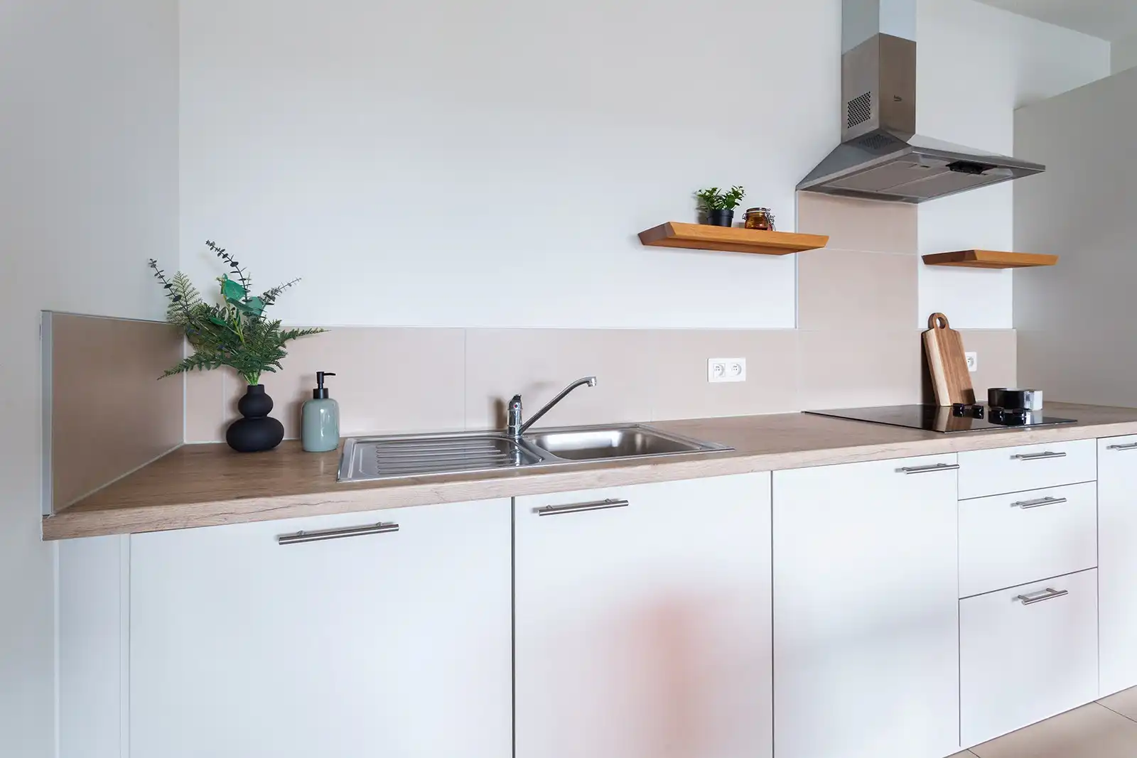 Stadsvibe en rust: energiezuinig appartement met terras foto 8