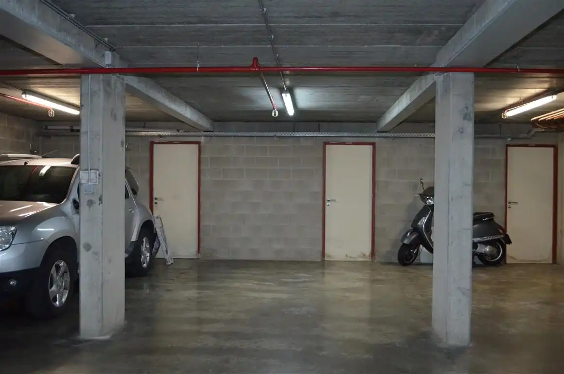 Ruim goed onderhouden appartement met twee slpk's, kelder en autostaanplaats van bouwjaar 2006. foto 19