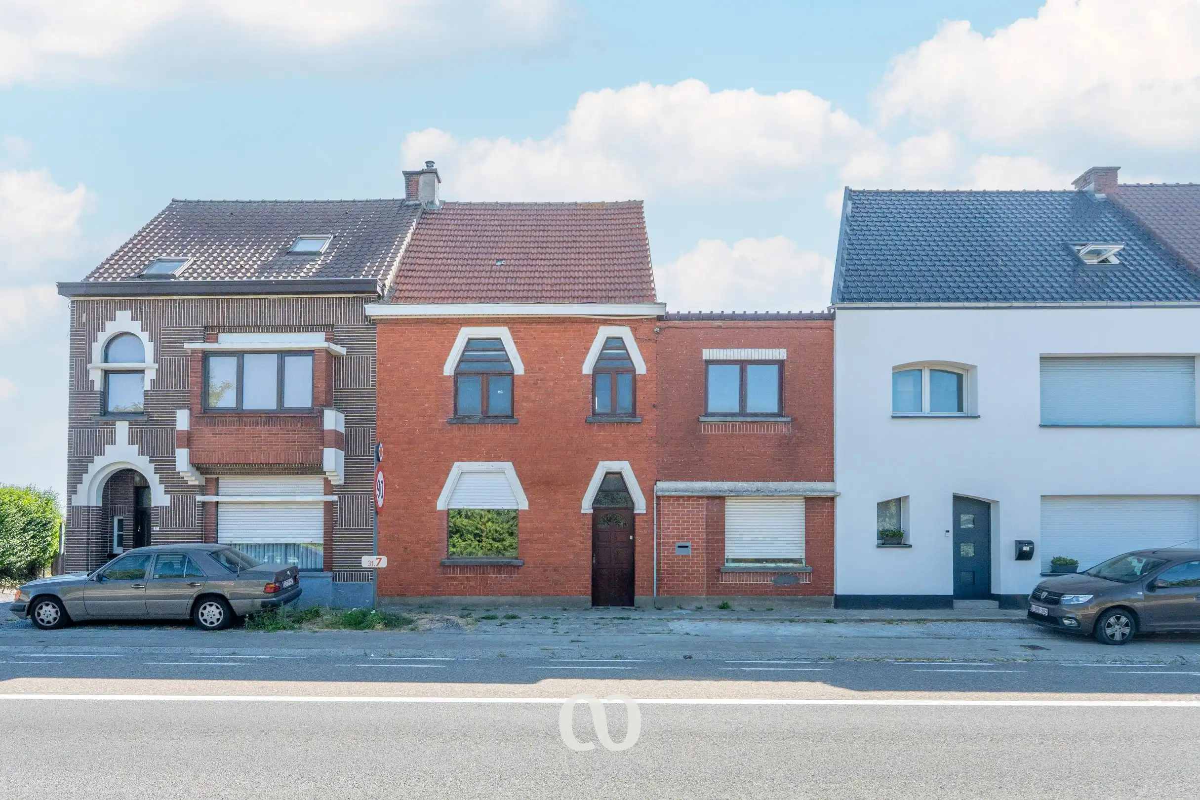 Hoofdfoto van de publicatie: Ruime te renoveren gezinswoning