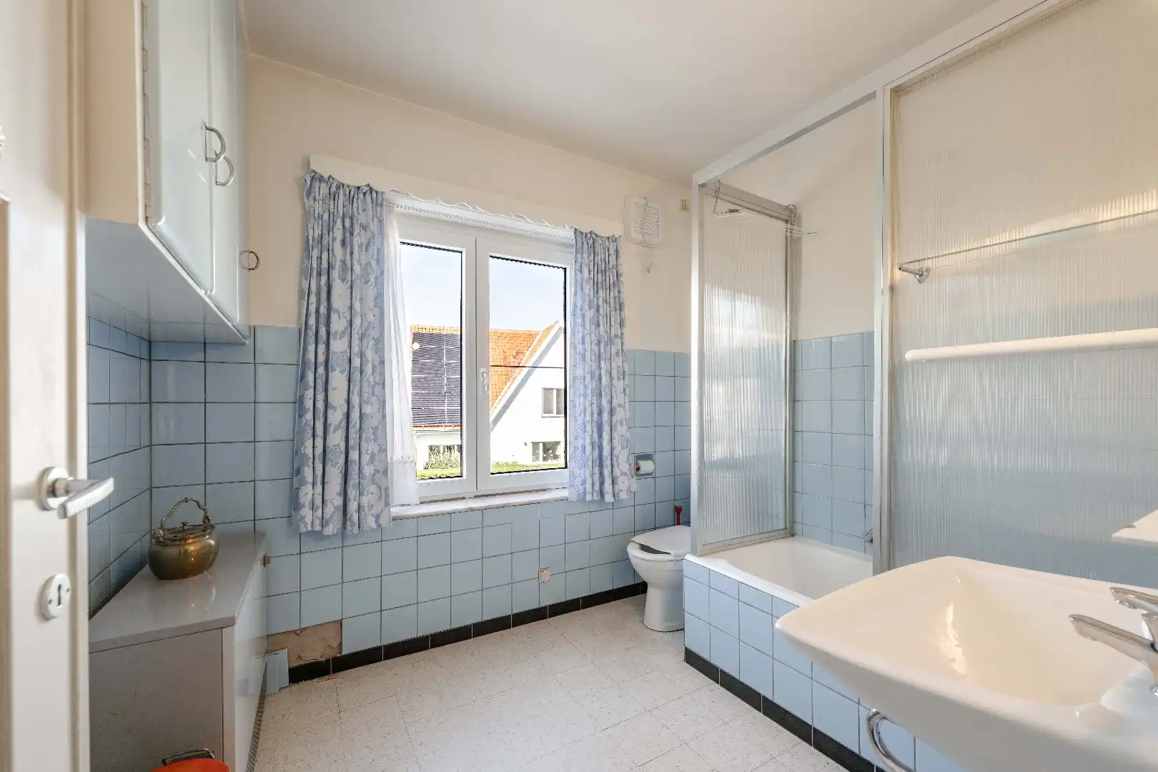 RUSTIG GELEGEN WONING MET DUBBELE GARAGE EN UITWEG!! foto 14