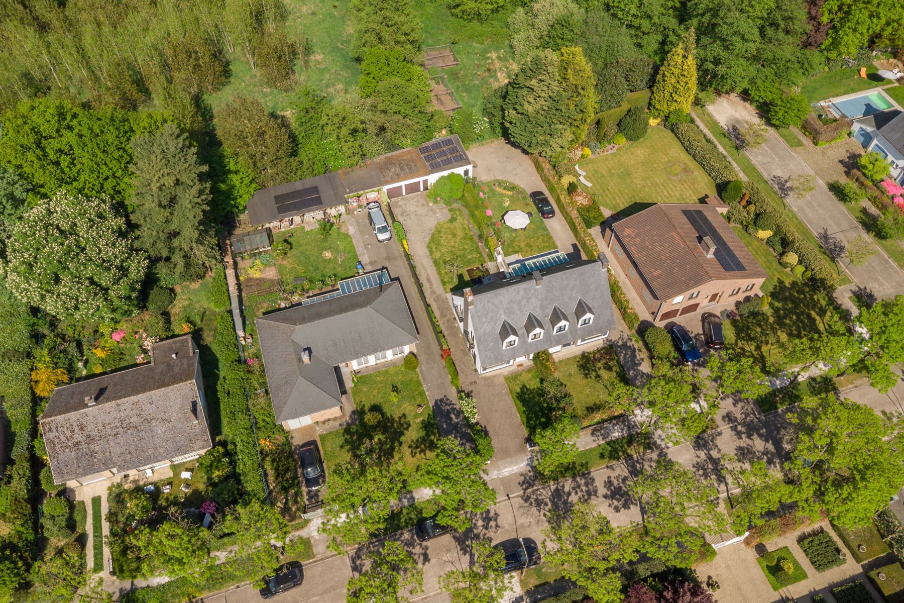 Gezinswoning in Brasschaat met tuin en dubbele garage foto 17