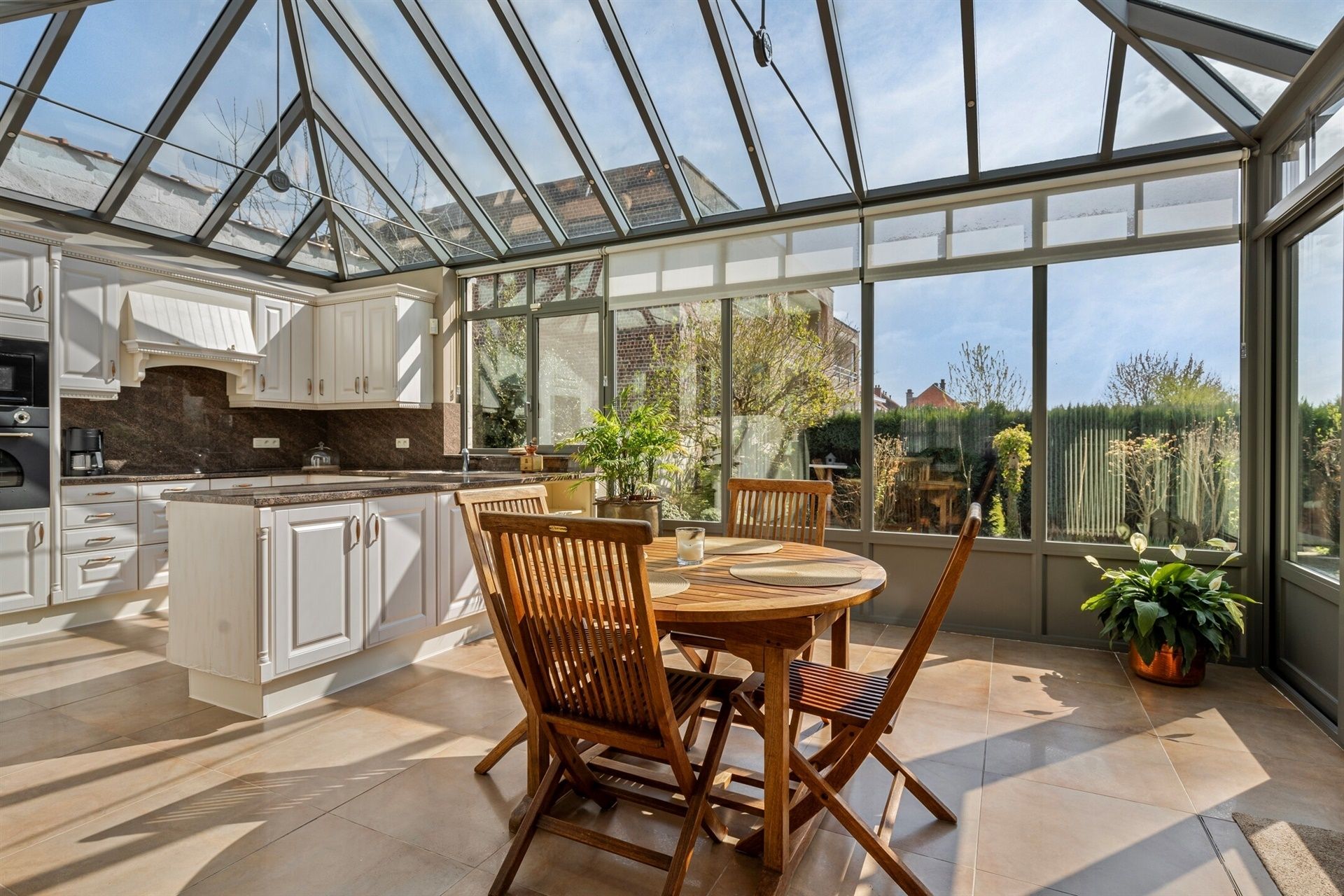 Ruime woning met veel mogelijkheden foto 3