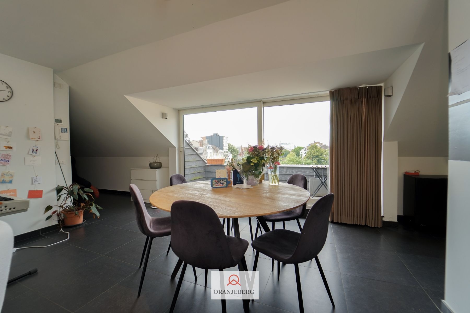 Centraal gelegen 2 slaapkamer-appartement met zicht op de Coupure! foto 13