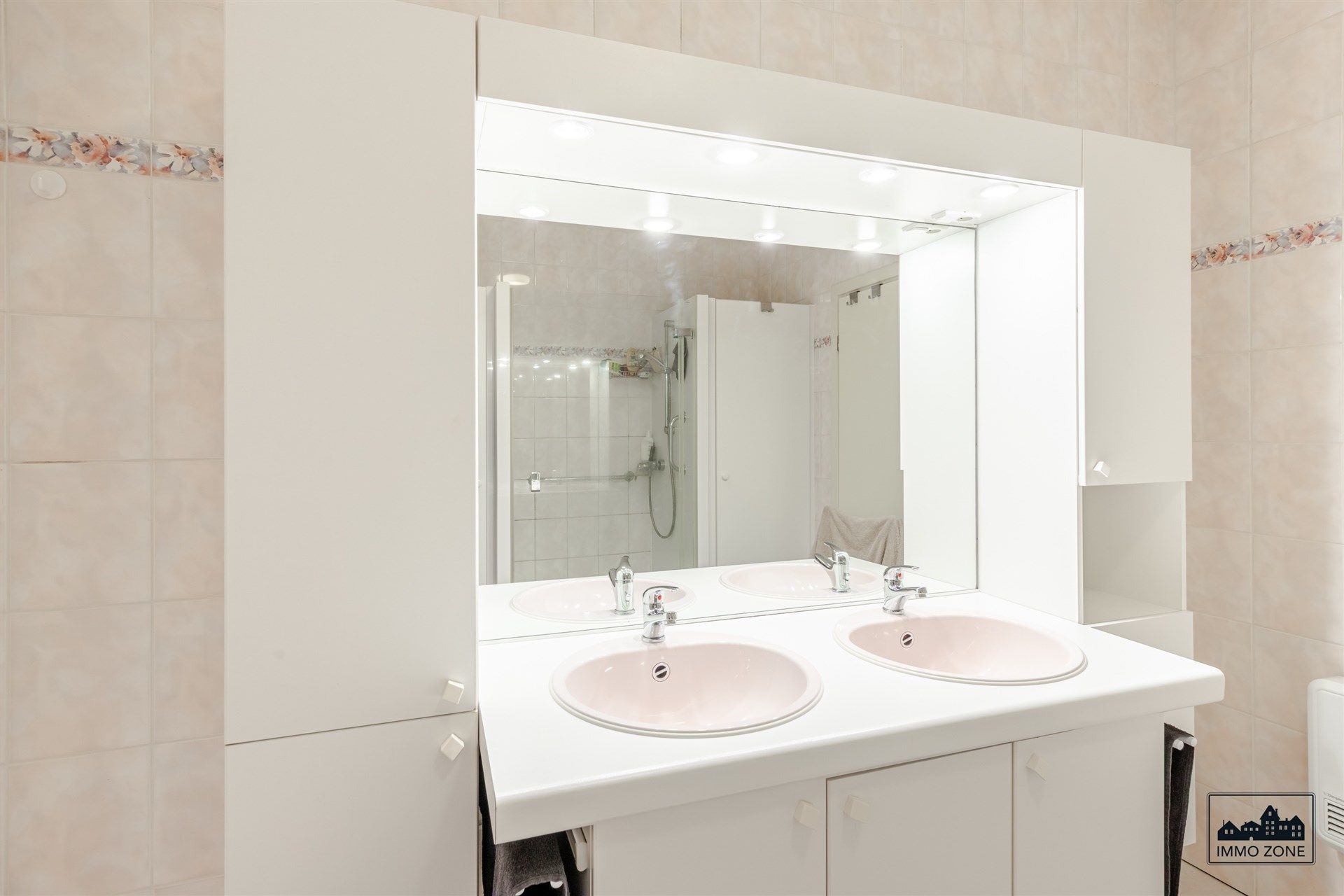 Ruim appartement met terras in het centrum van Beveren-Waas foto 4