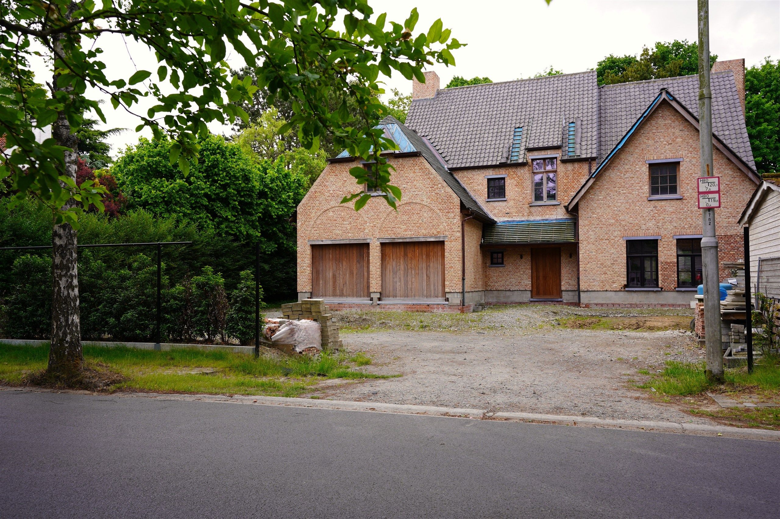 Unieke ruwbouw villa op 1.461 m² met afwerkingsvrijheid! foto {{pictureIndex}}