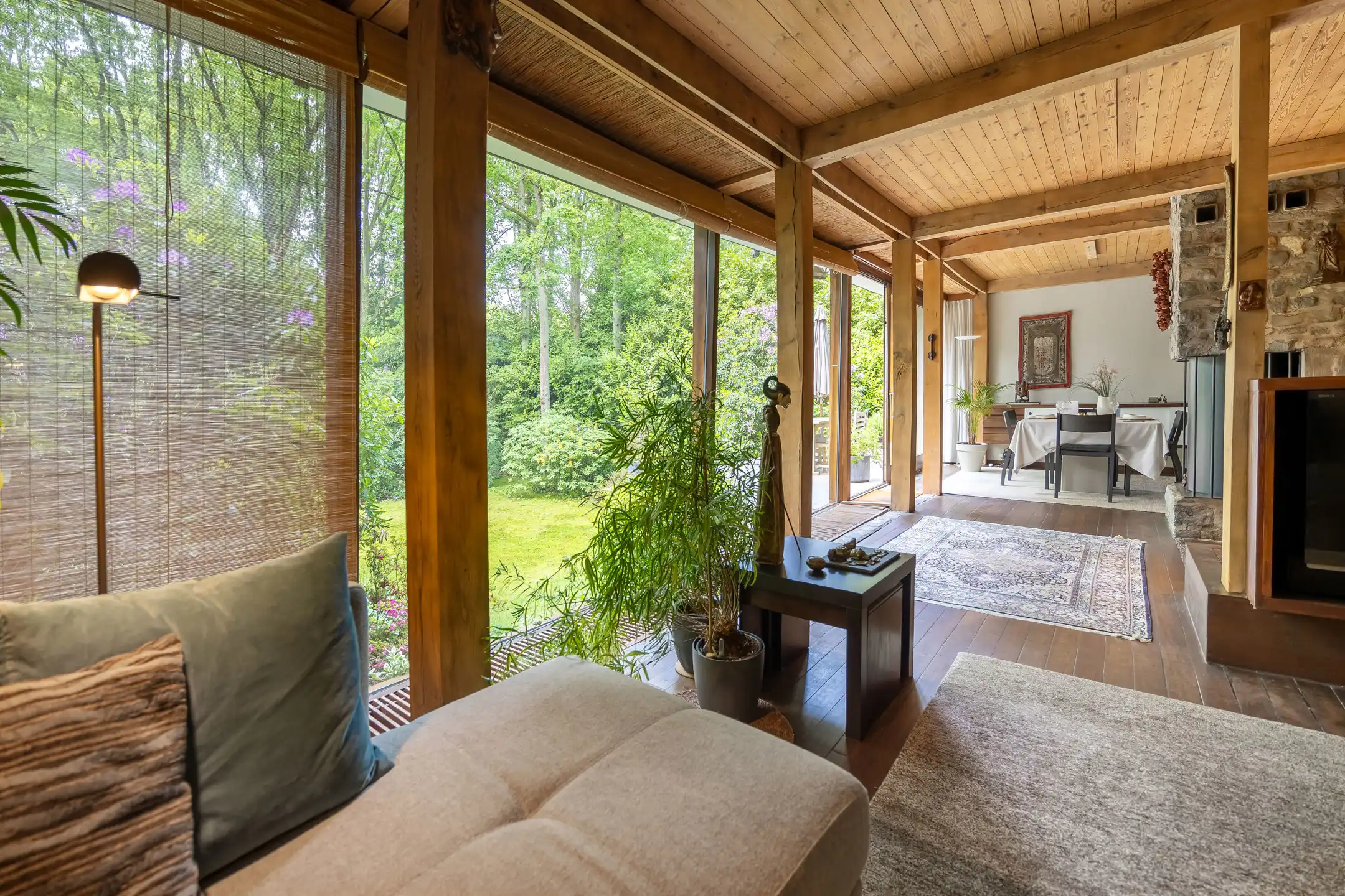 Architecturale woning in het groen met veel licht foto 8
