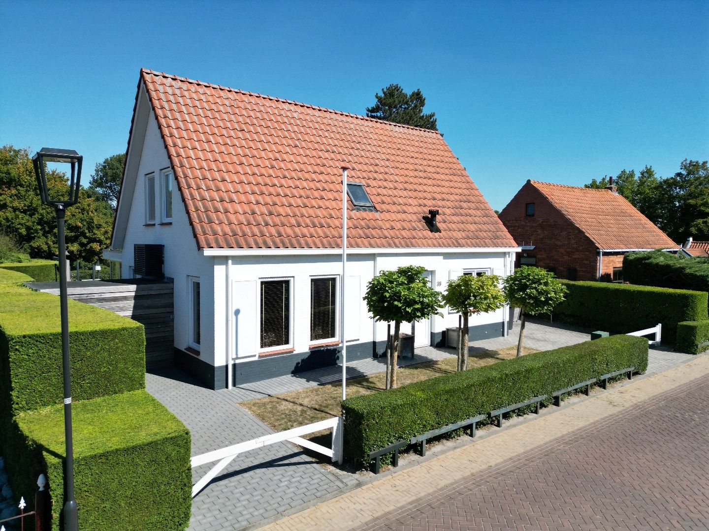Charmante woning met verrassend veel ruimte en comfort. foto {{pictureIndex}}
