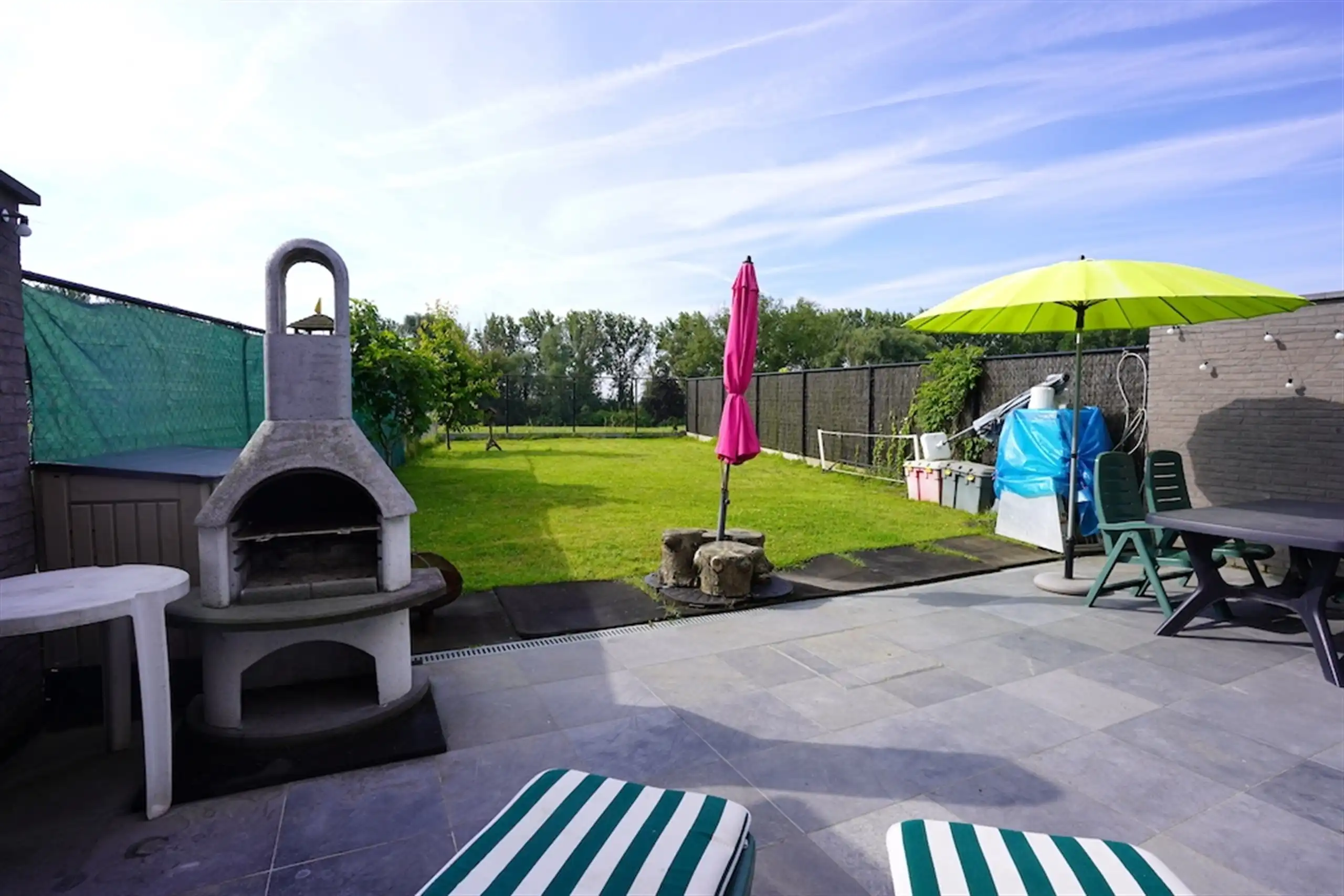 Jonge, verzorgde gezinswoning met tuin en garage foto 2