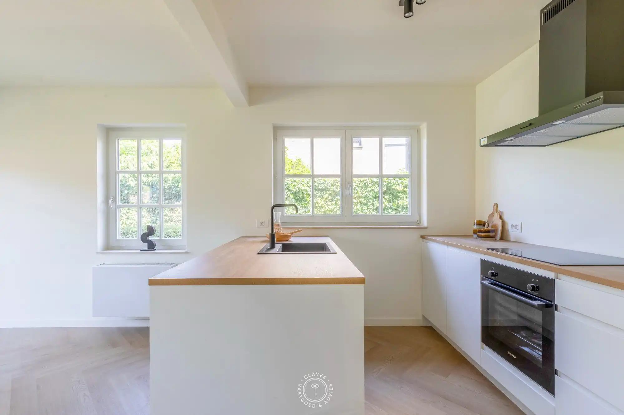 High-end vernieuwbouwappartement met privatieve tuin foto 4