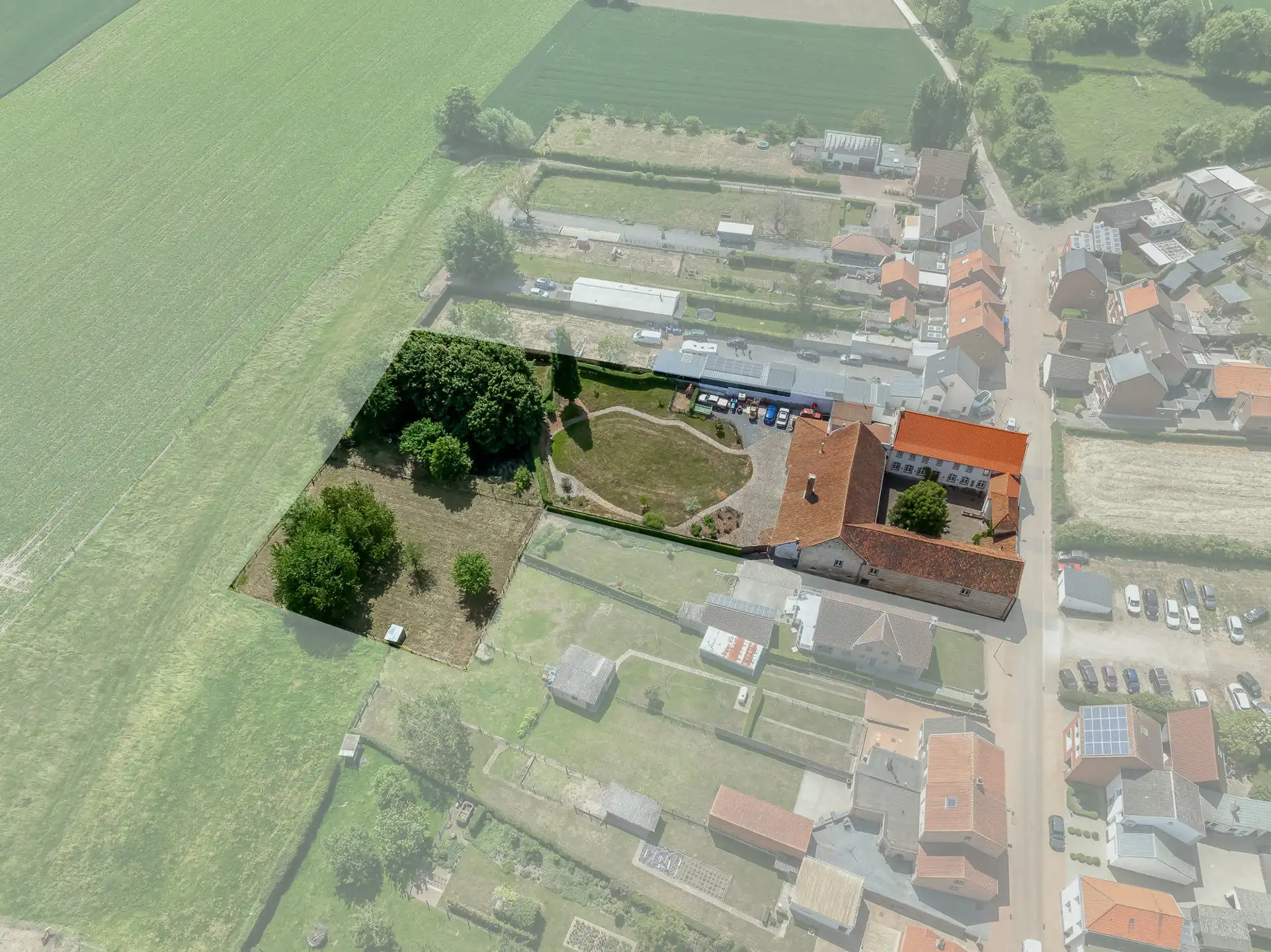 Hoofdfoto van de publicatie: Vierkantshoeve met 3 woningen te Valmeer