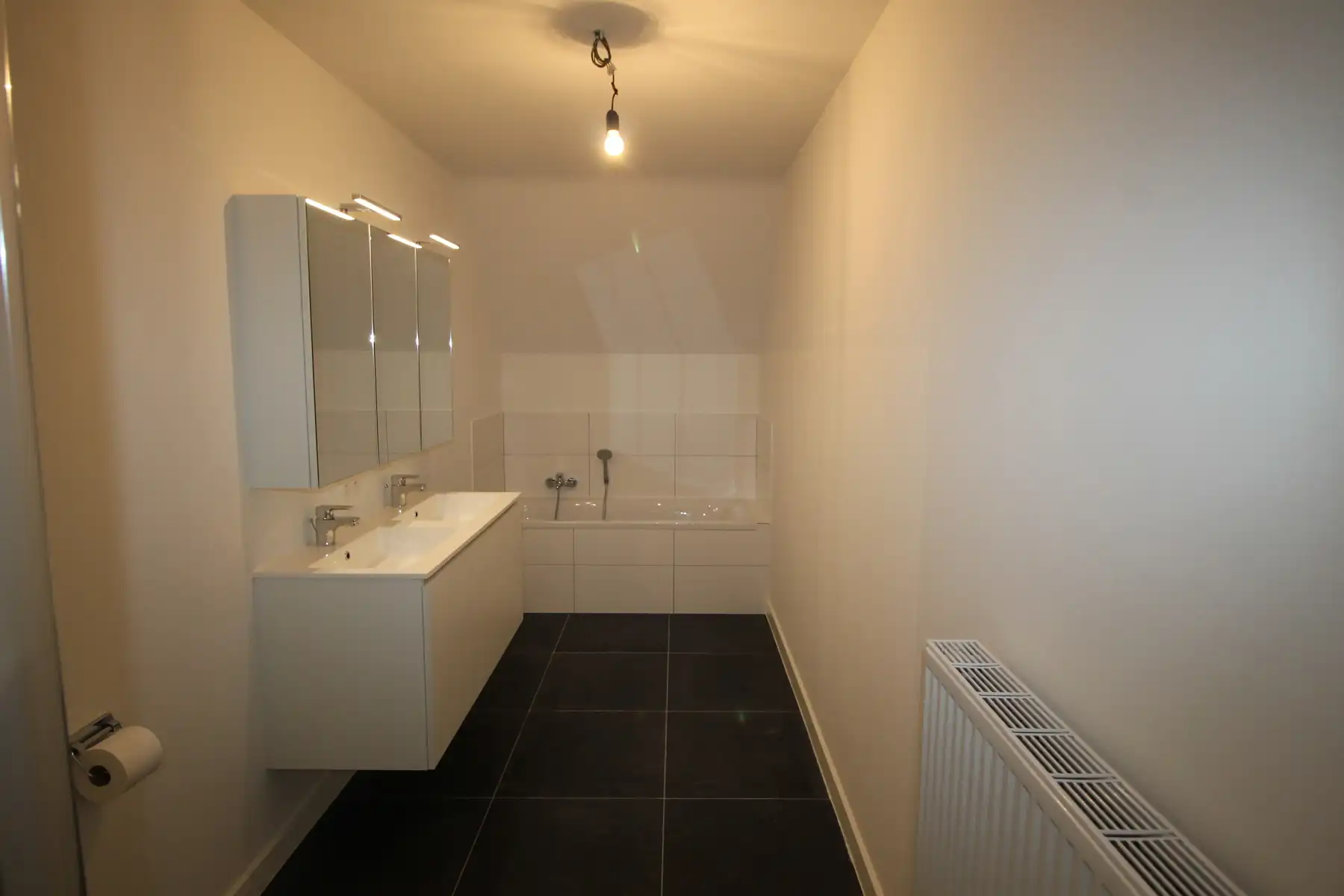 Energiezuinige nieuwbouwwoning met 3 slaapkamers, terras, 2 ondergrondse autostaanplaatsen en kelderberging. foto 16