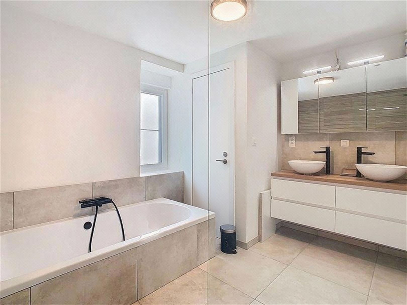 GERENOVEERDE WONING MET ZICHT OP DE VAART!  foto 12