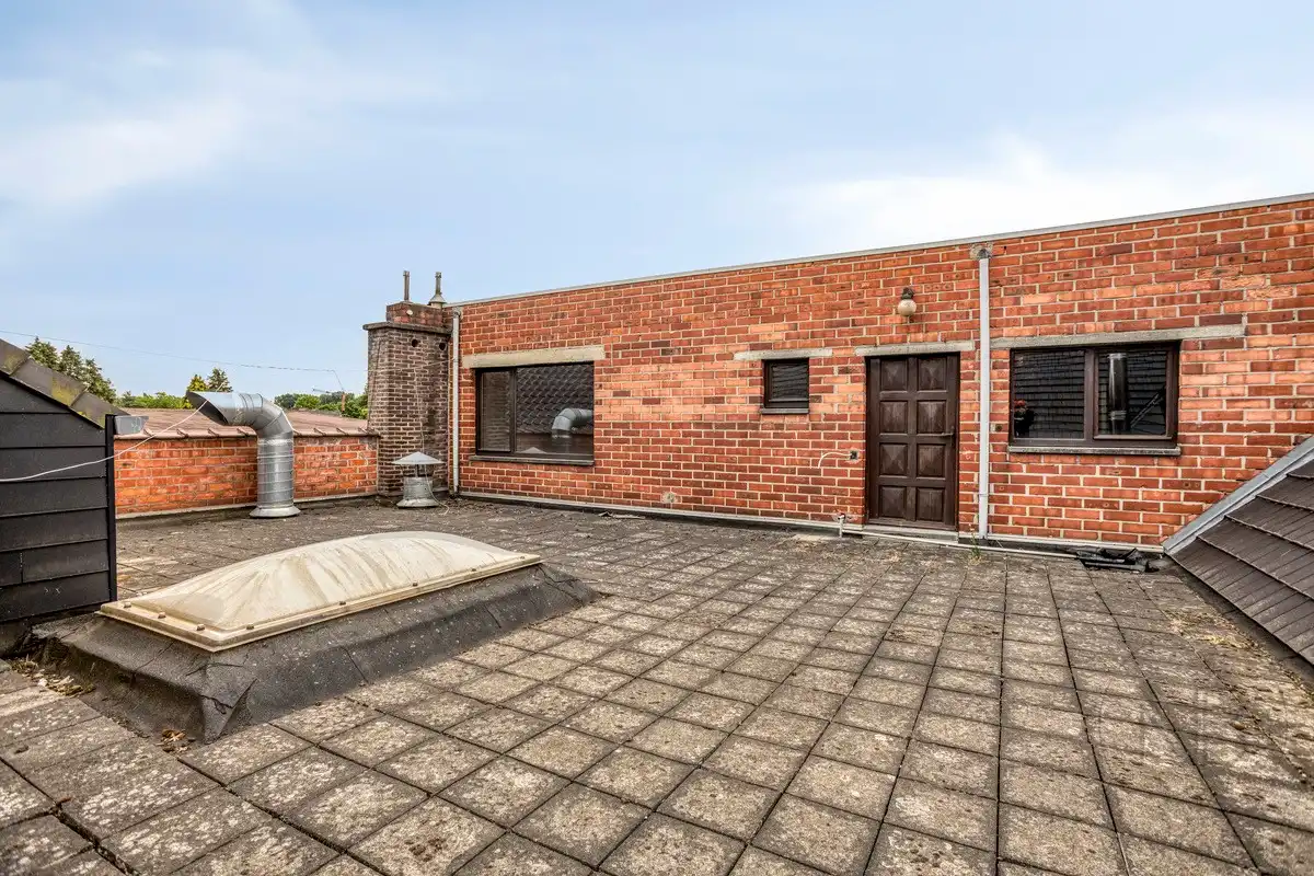 Te renoveren appartemtent met garage te koop! foto 26