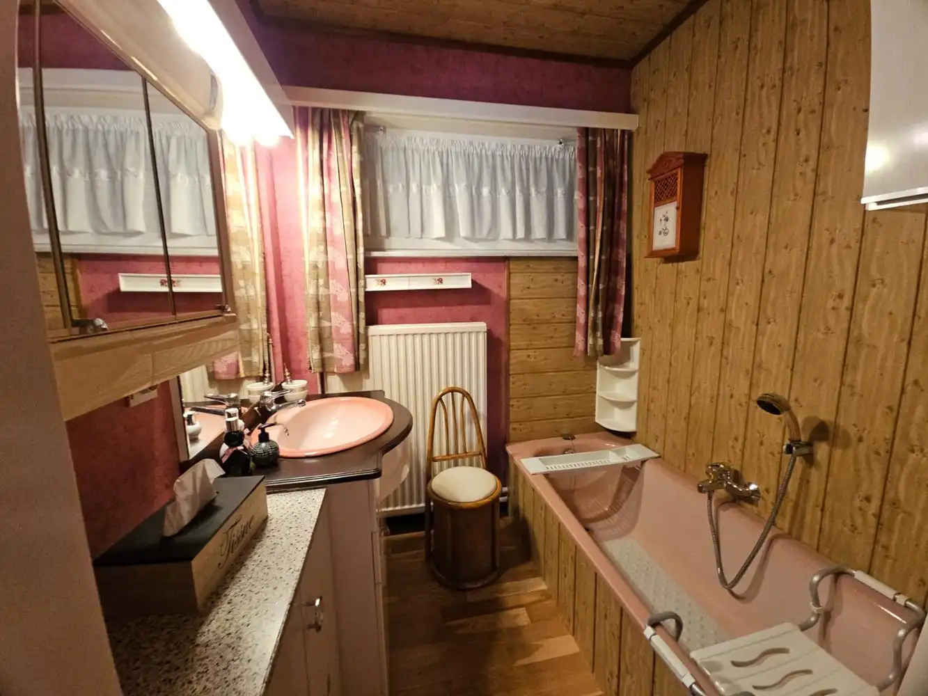 Halfopen bebouwing met garage in rustige omgeving foto 17