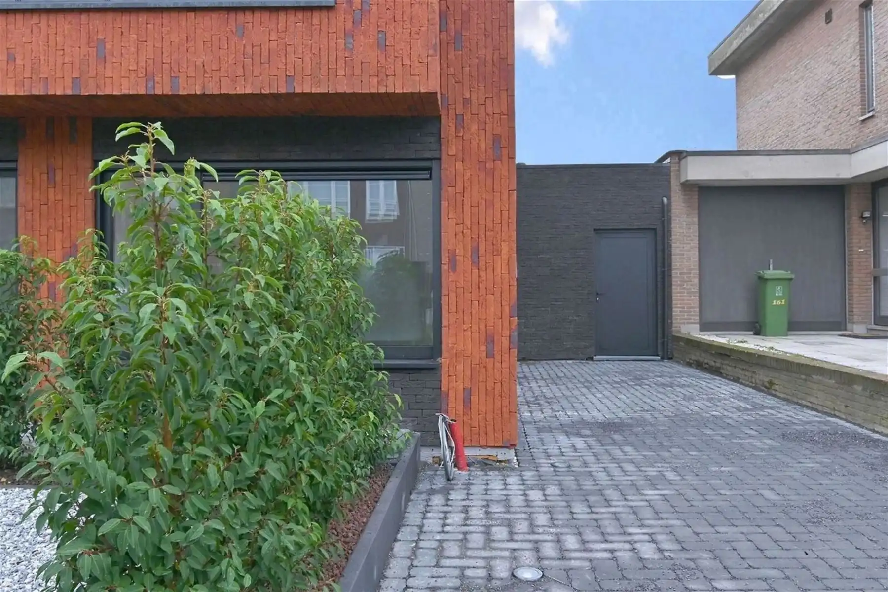 Gerenoveerd BEN-appartement te Berchem! foto 19