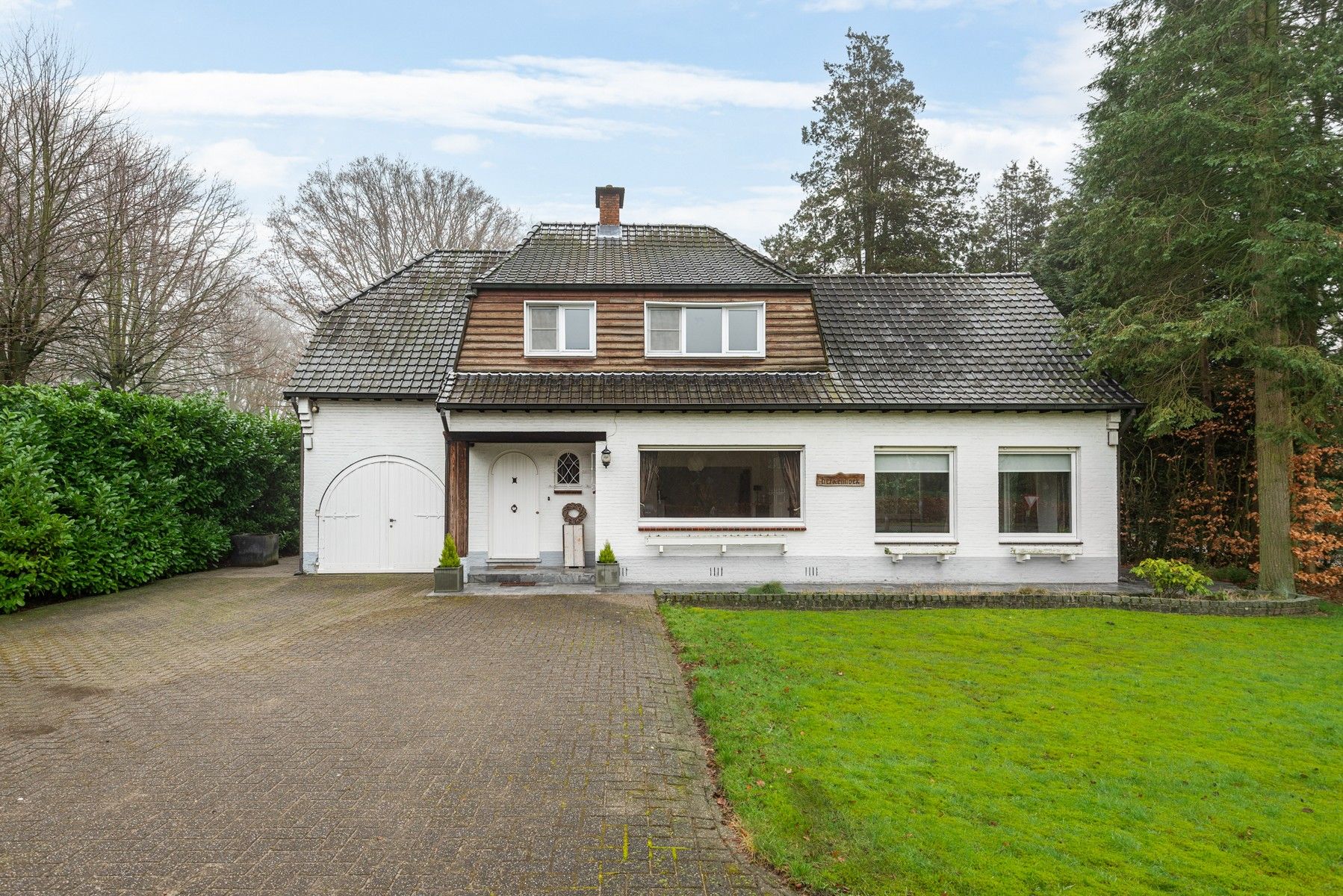 Hoofdfoto van de publicatie: Charmante villa in ’s-Gravenwezel op 1.755m²