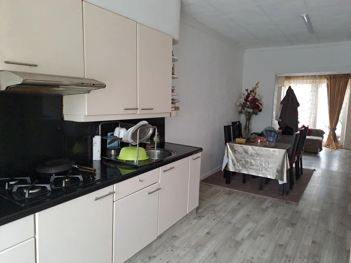 Rijwoning aan de stadsrand foto 3