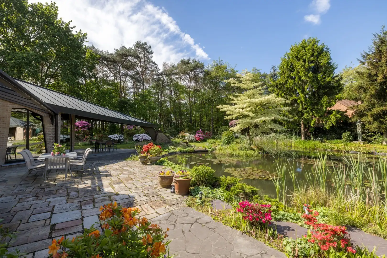 Een uitzonderlijke villa waar architectuur, natuur en kunst in perfecte harmonie samenkomen foto 20