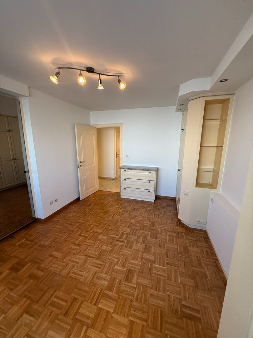 Instapklaar gelijkvloers appartement met 3 slaapkamers en ruim terras te Heusden-Zolder. foto 13